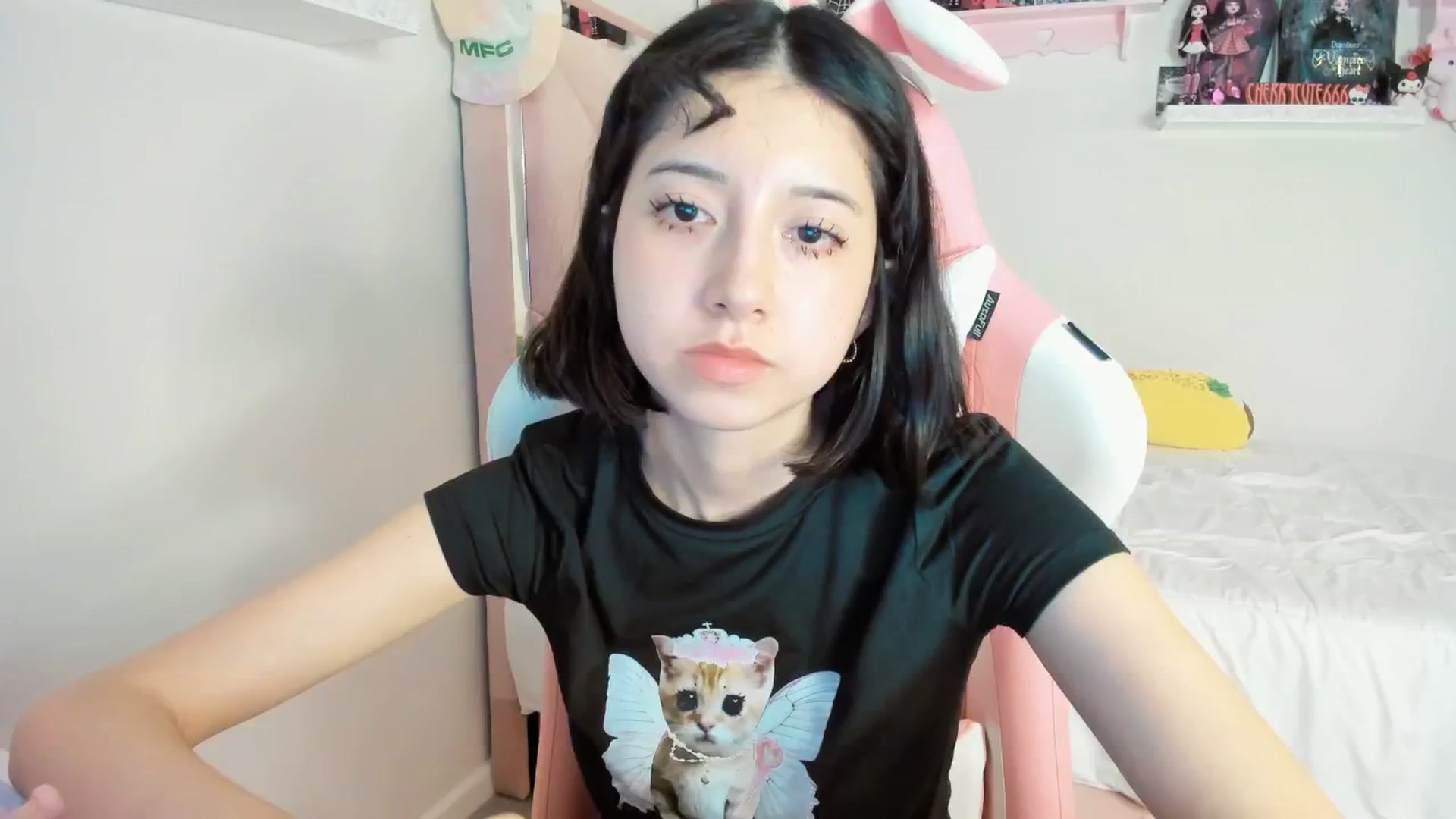 Gallery image thumbnail from Cherrycute666's myfreecams stream on, 05/10/2025, 24:07 image 16 of 20