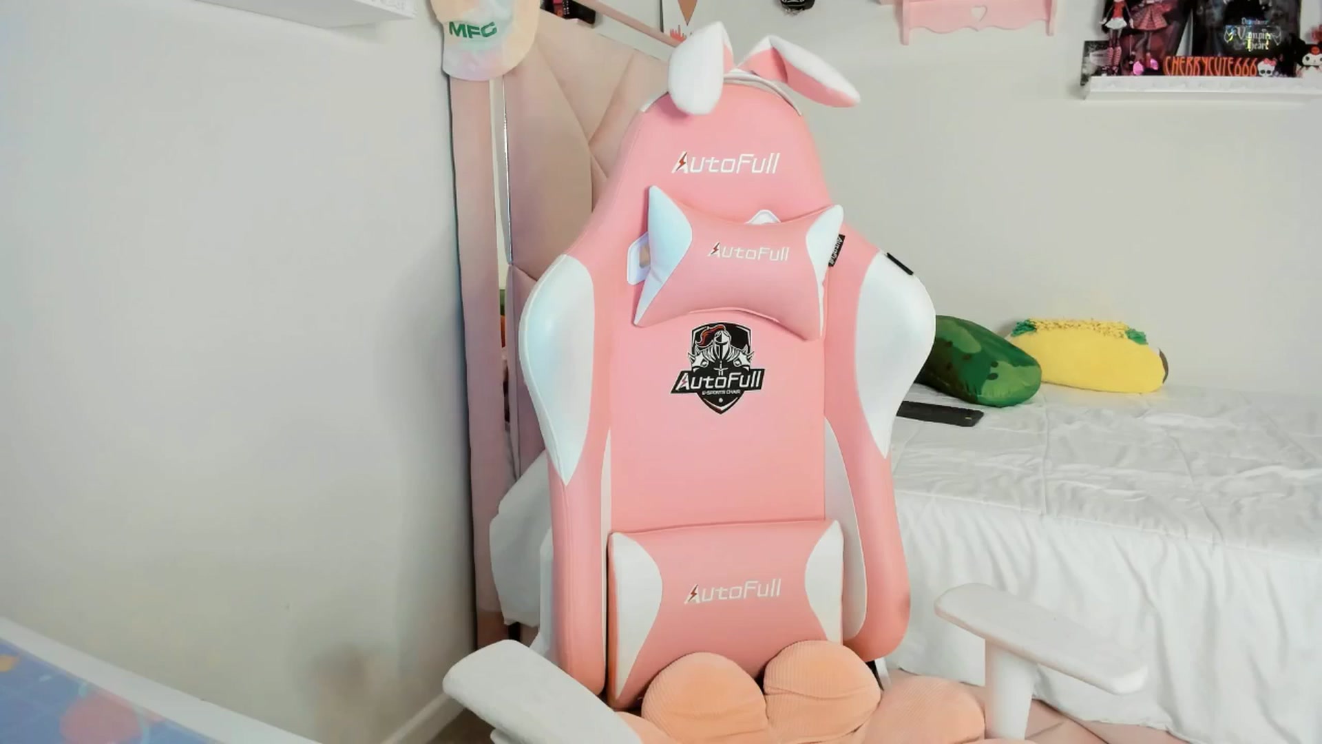 Gallery image thumbnail from Cherrycute666's myfreecams stream on, 05/10/2025, 24:07 image 11 of 20