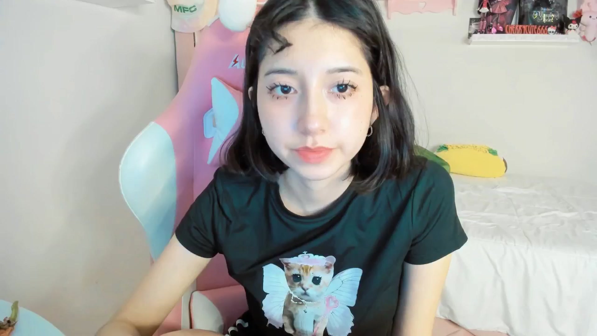 Gallery image thumbnail from Cherrycute666's myfreecams stream on, 05/10/2025, 24:07 image 6 of 20