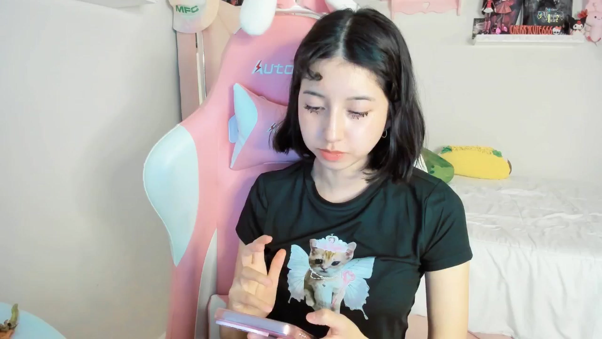 Gallery image thumbnail from Cherrycute666's myfreecams stream on, 05/10/2025, 24:07 image 8 of 20