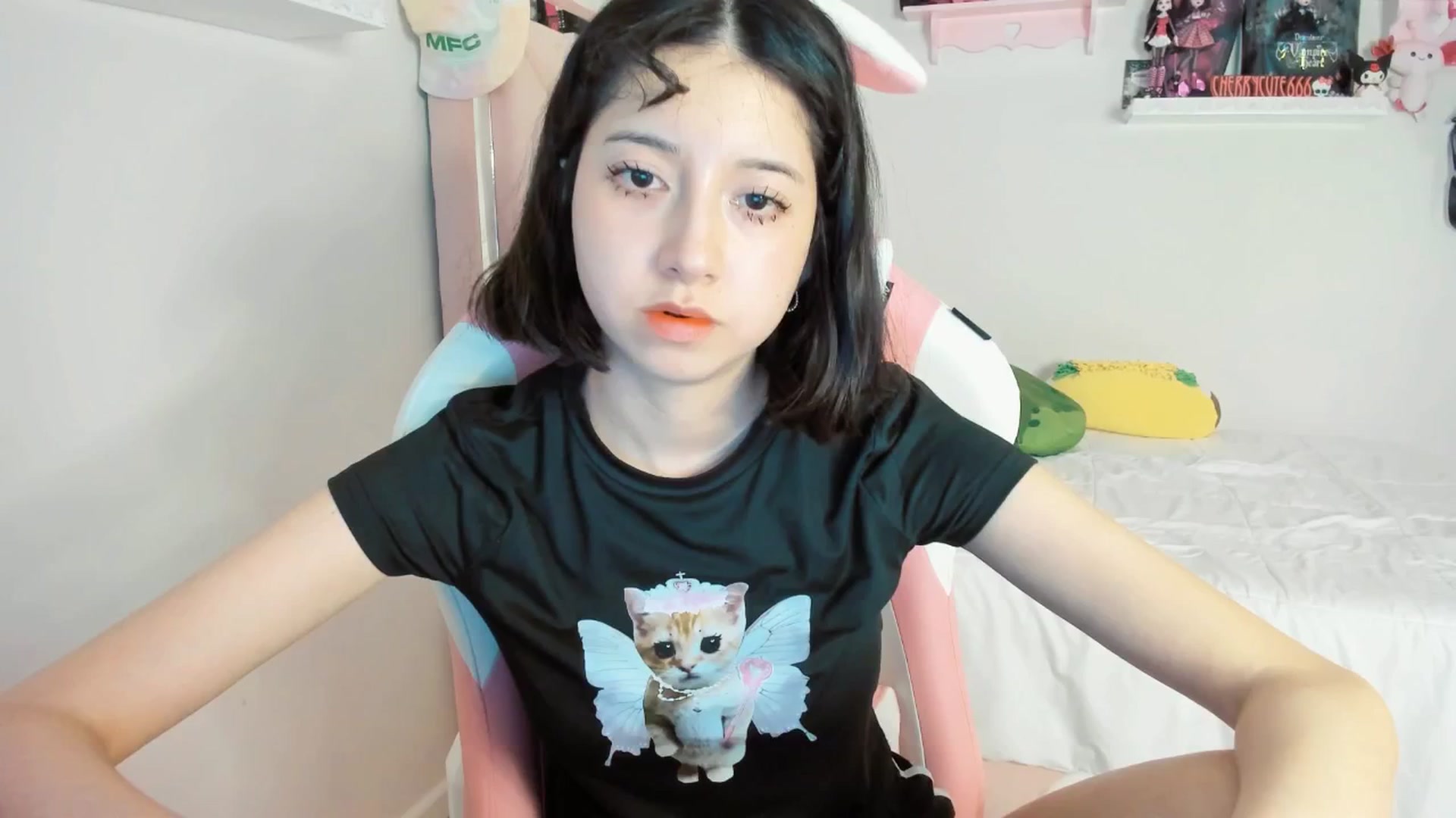 Gallery image thumbnail from Cherrycute666's myfreecams stream on, 05/10/2025, 24:07 image 17 of 20