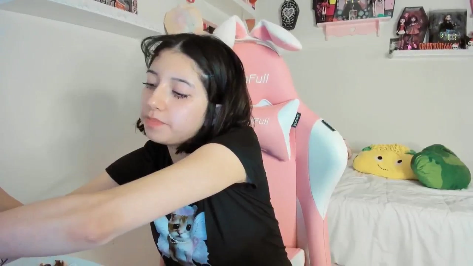 Gallery image thumbnail from Cherrycute666's myfreecams stream on, 05/10/2025, 05:34 image 14 of 20