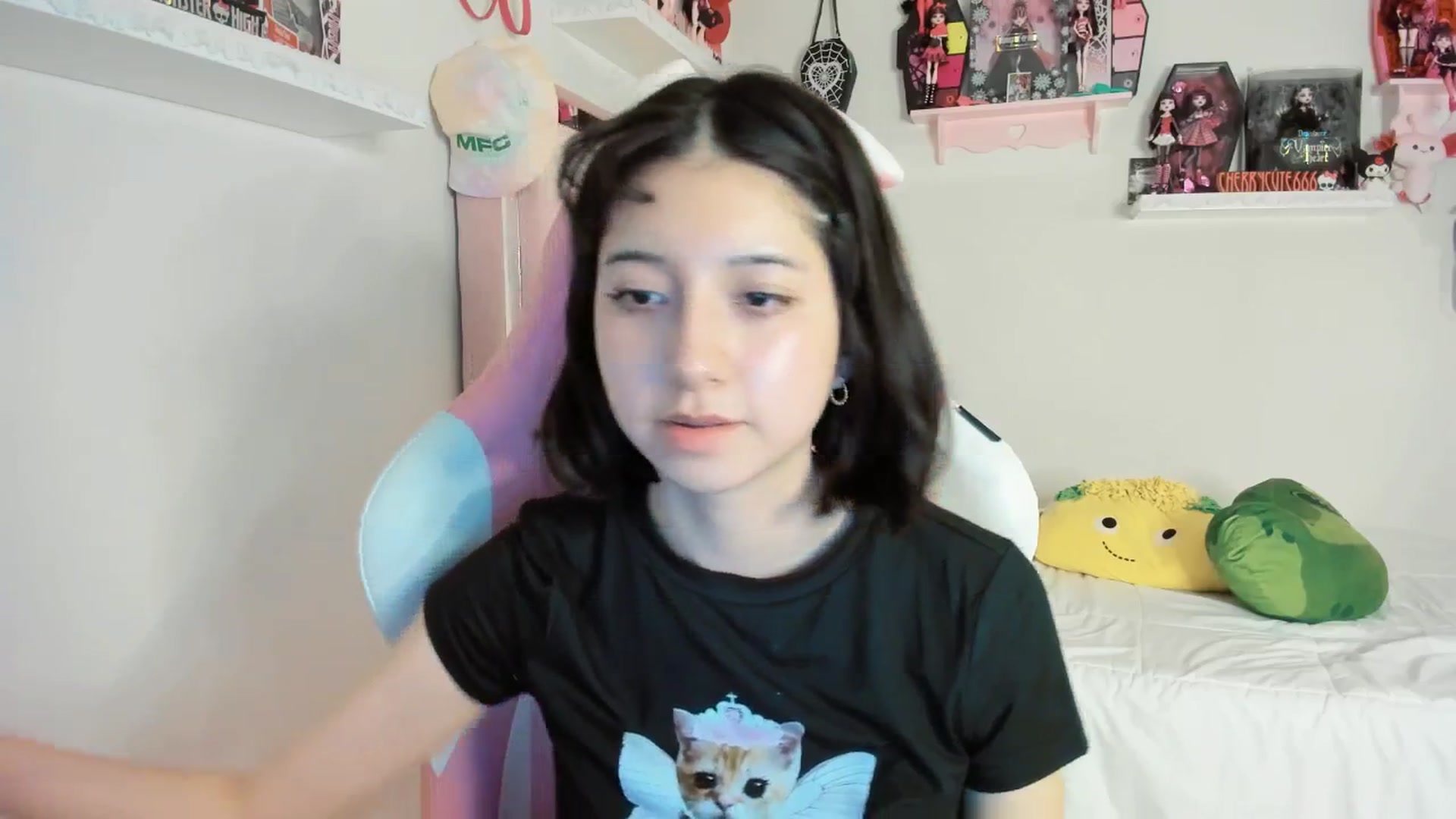 Gallery image thumbnail from Cherrycute666's myfreecams stream on, 05/10/2025, 05:34 image 11 of 20