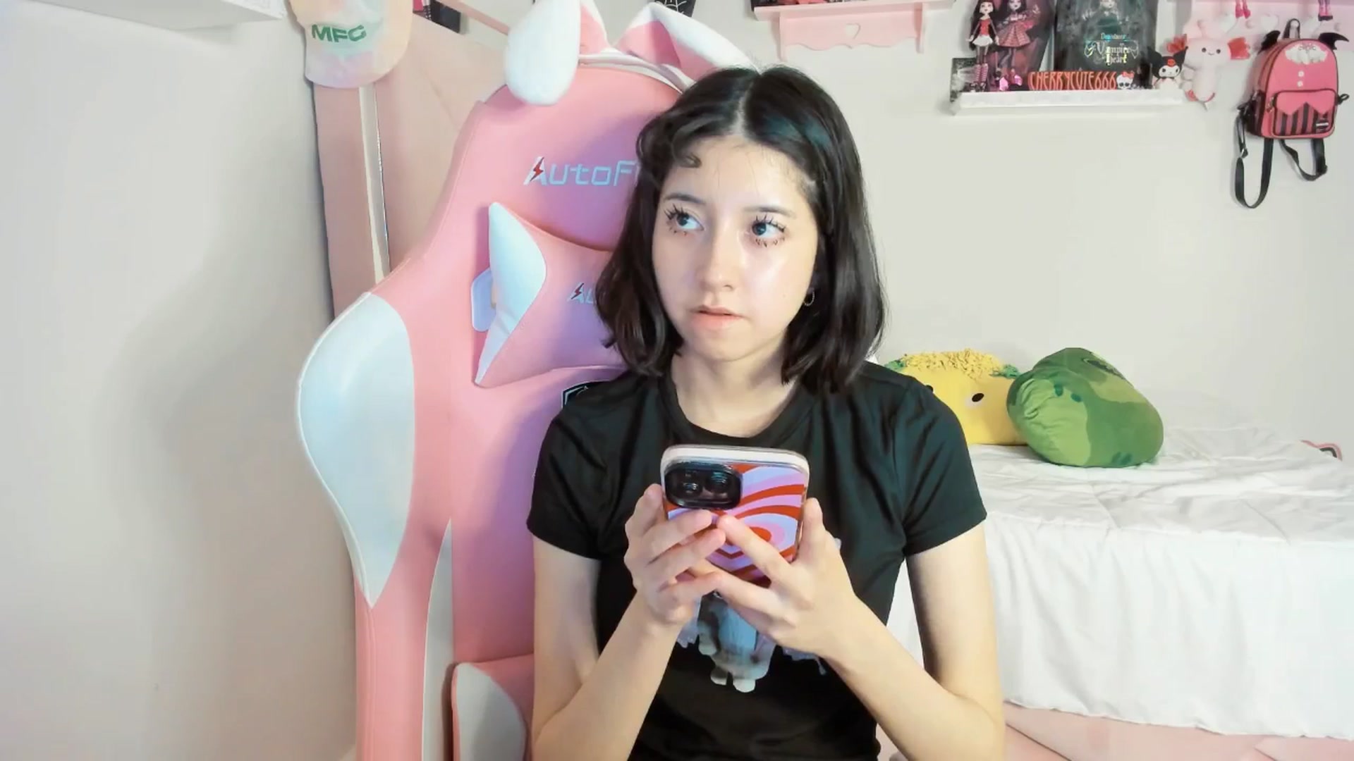 Gallery image thumbnail from Cherrycute666's myfreecams stream on, 05/10/2025, 05:34 image 17 of 20