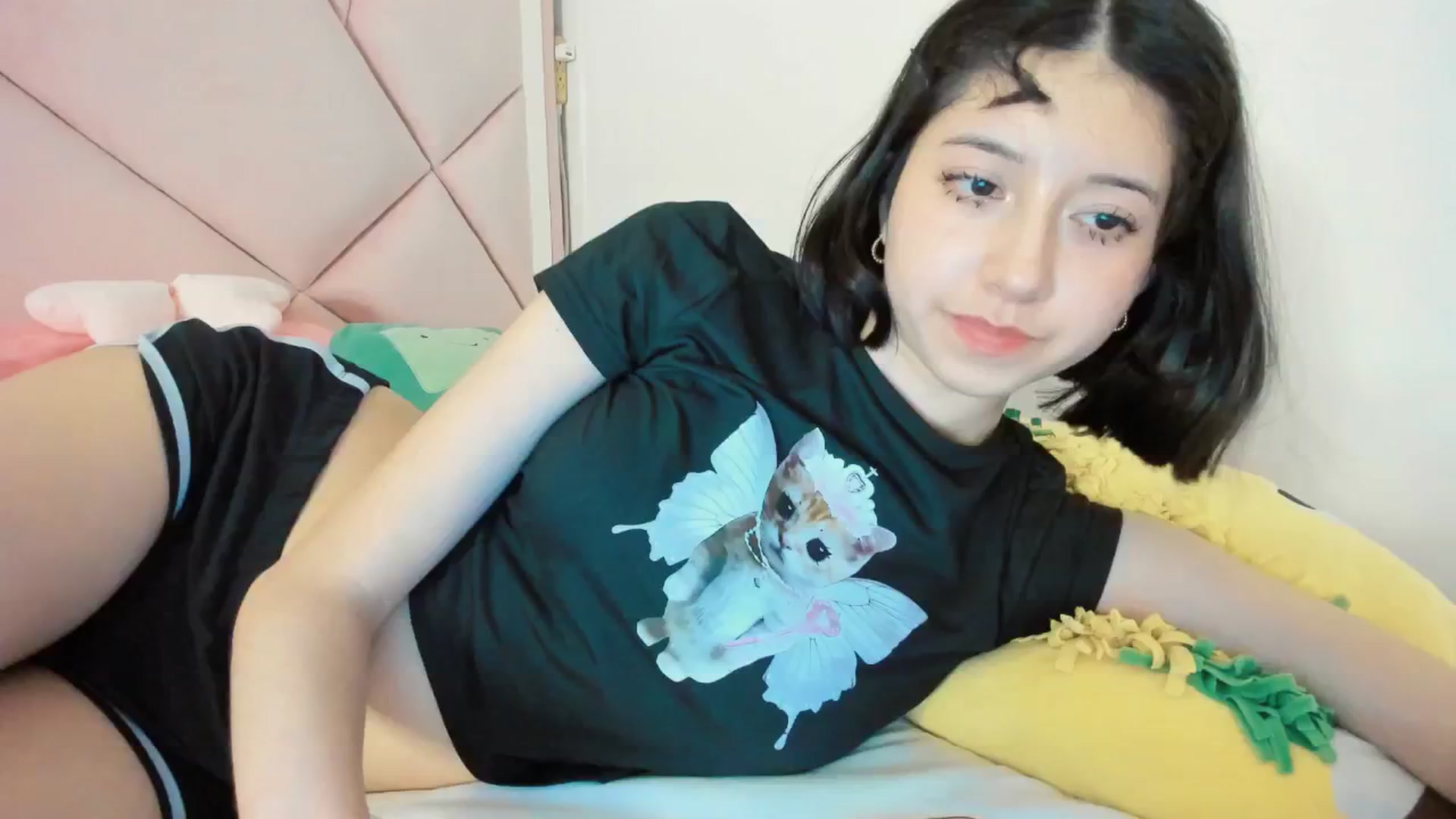 Gallery image thumbnail from Cherrycute666's myfreecams stream on, 05/10/2025, 05:34 image 1 of 20