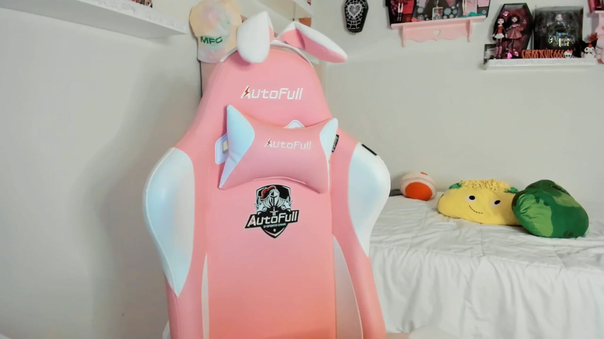 Gallery image thumbnail from Cherrycute666's myfreecams stream on, 05/10/2025, 05:34 image 19 of 20