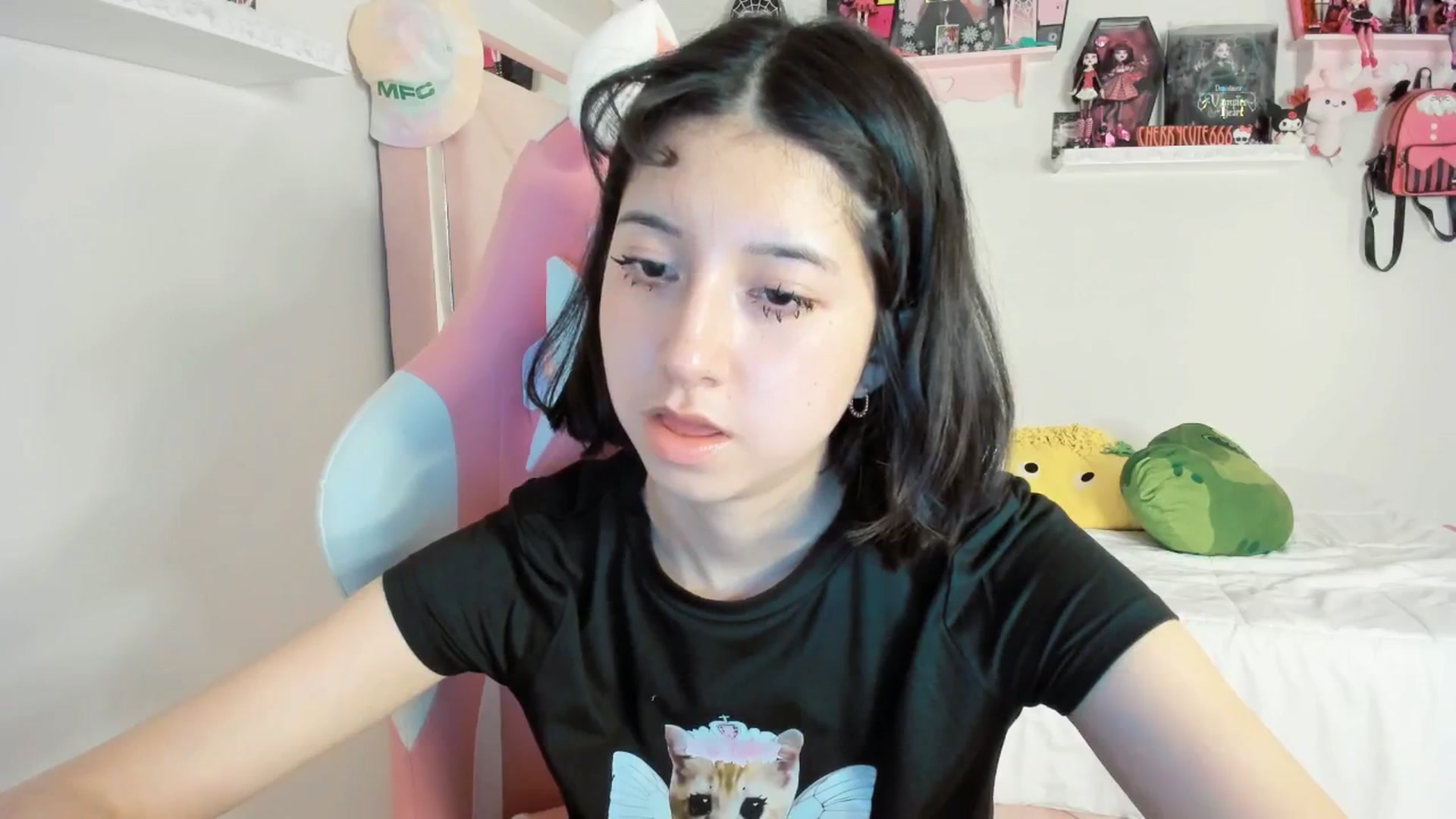 Gallery image thumbnail from Cherrycute666's myfreecams stream on, 05/10/2025, 05:34 image 15 of 20