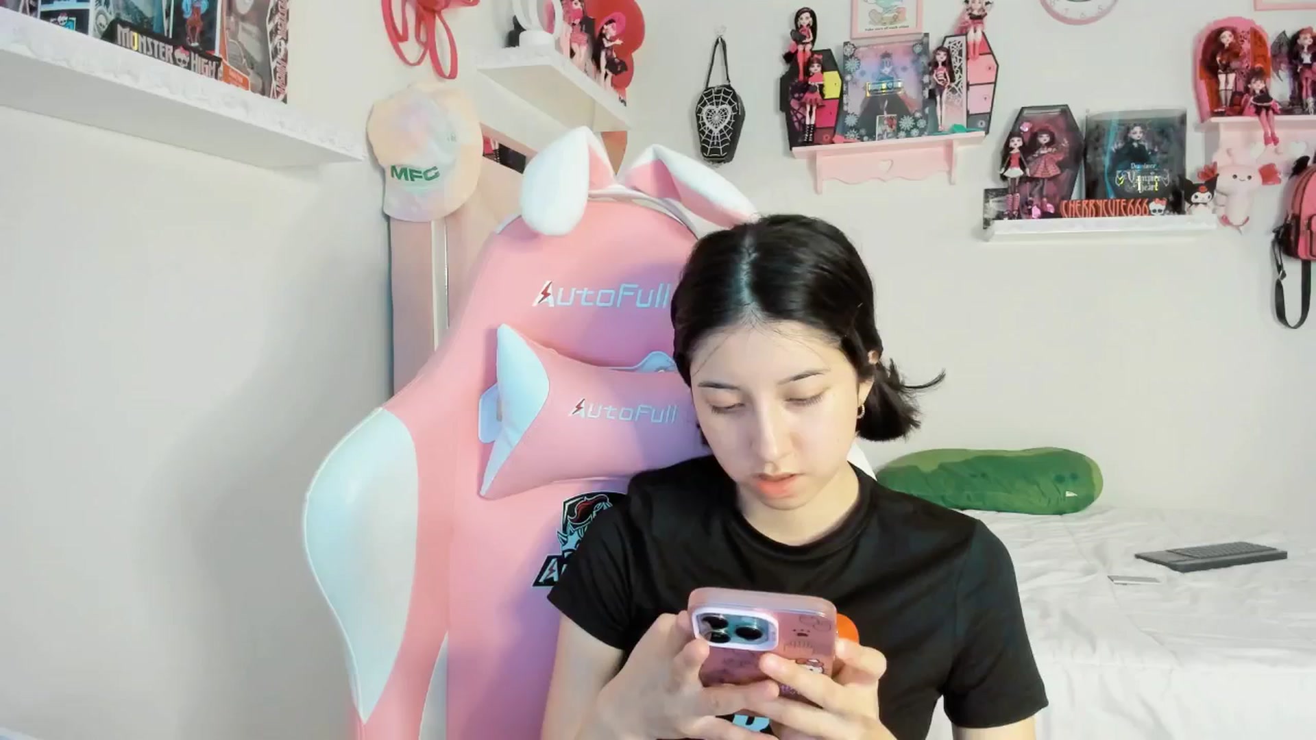 Gallery image thumbnail from Cherrycute666's myfreecams stream on, 05/11/2025, 01:58 image 3 of 20