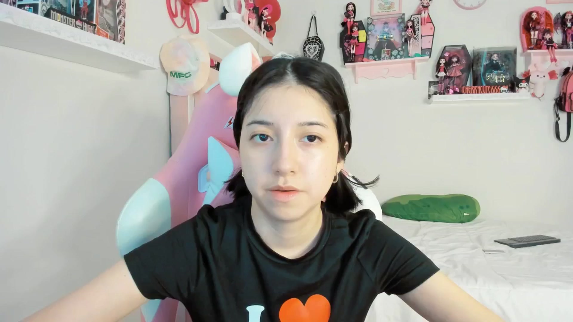 Gallery image thumbnail from Cherrycute666's myfreecams stream on, 05/11/2025, 01:58 image 1 of 20