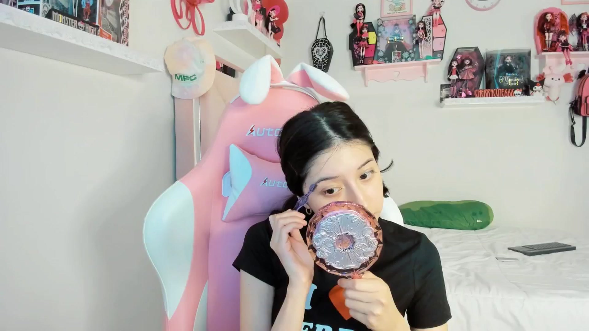Gallery image thumbnail from Cherrycute666's myfreecams stream on, 05/11/2025, 01:58 image 2 of 20
