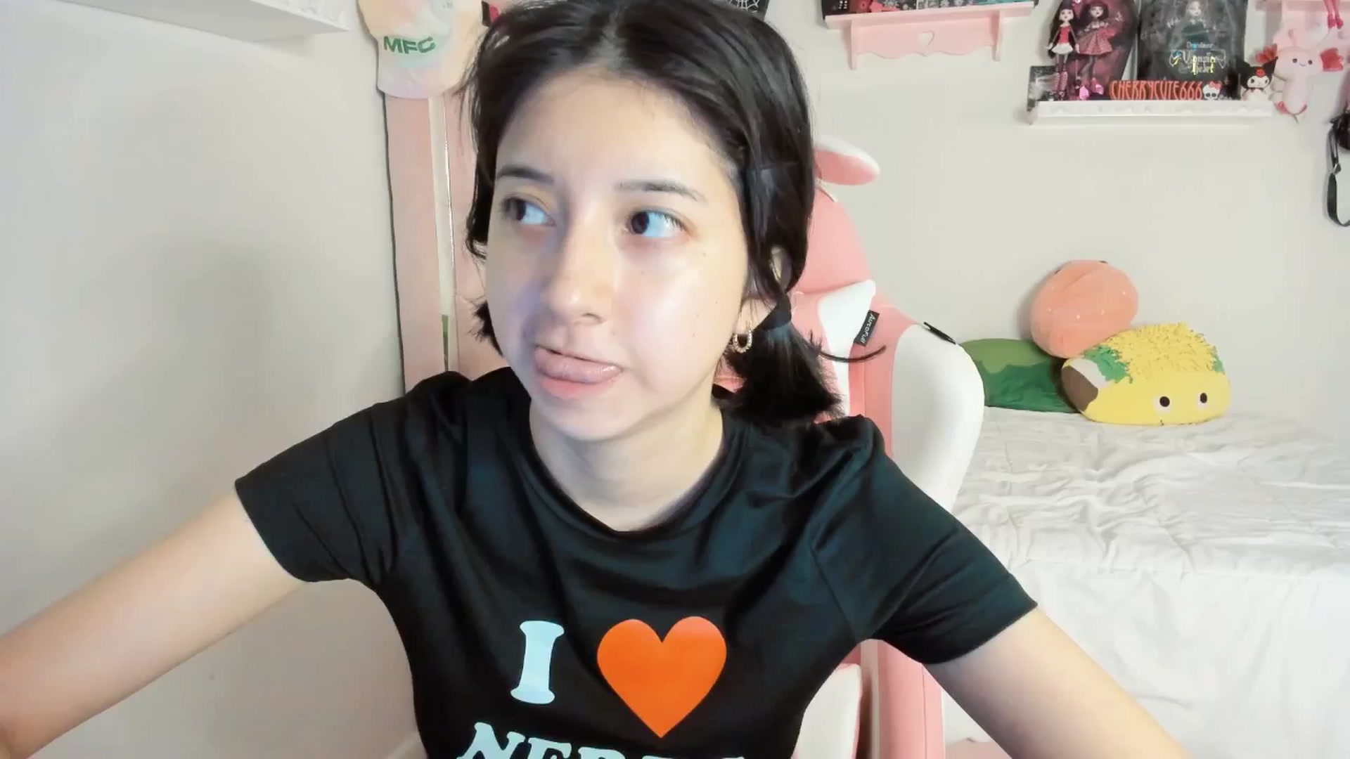 Gallery image thumbnail from Cherrycute666's myfreecams stream on, 05/11/2025, 07:50 image 13 of 20