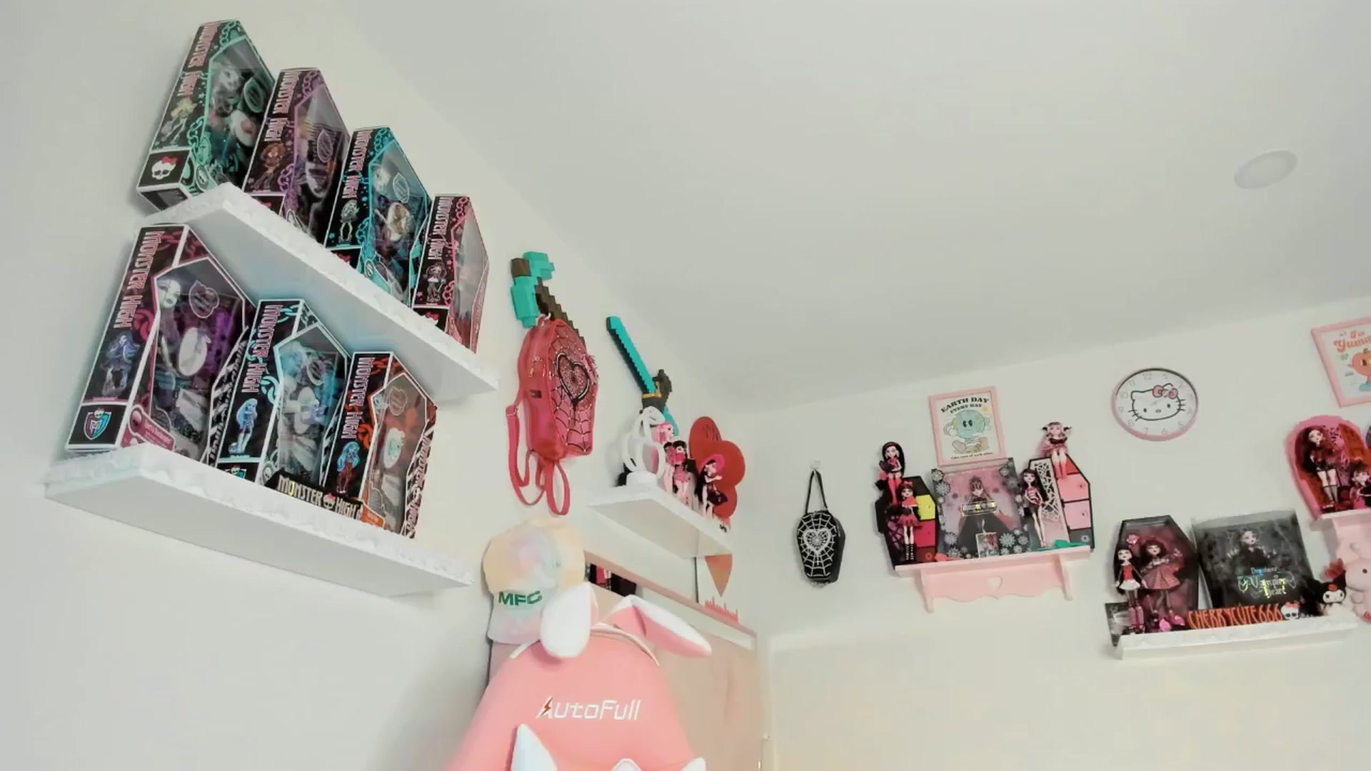 Gallery image thumbnail from Cherrycute666's myfreecams stream on, 05/11/2025, 07:50 image 17 of 20