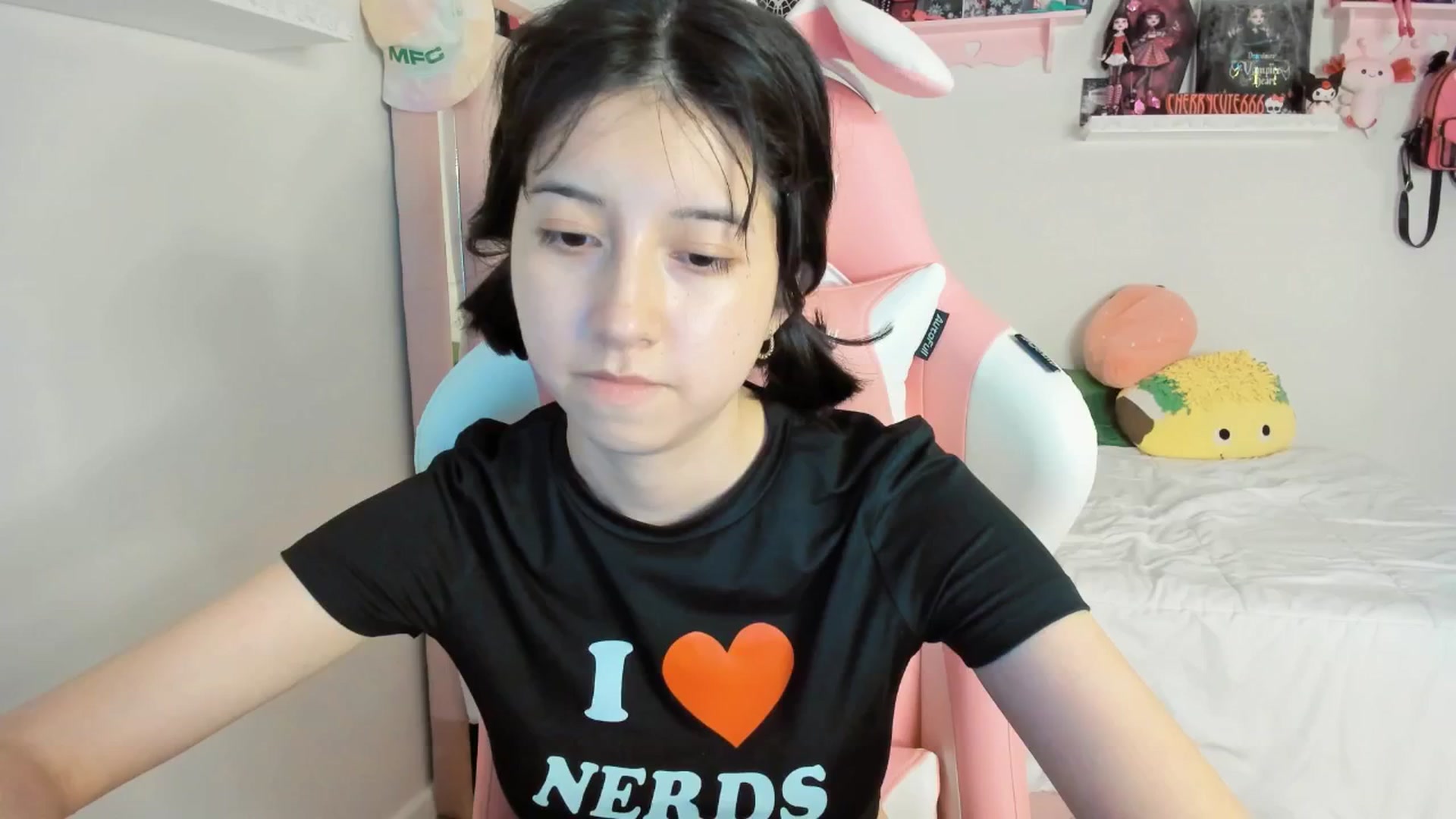 Gallery image thumbnail from Cherrycute666's myfreecams stream on, 05/11/2025, 07:50 image 18 of 20