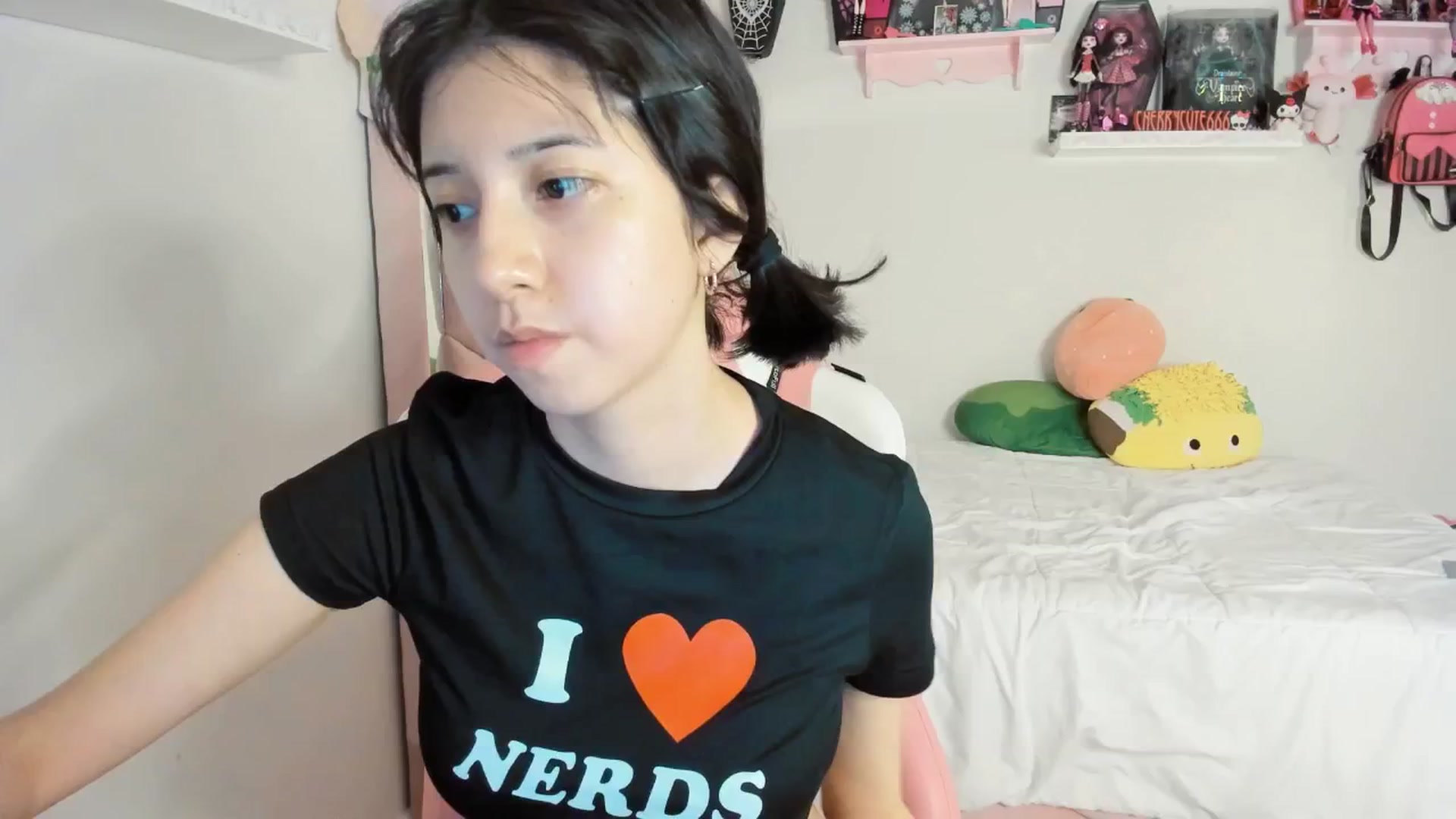Gallery image thumbnail from Cherrycute666's myfreecams stream on, 05/11/2025, 07:50 image 12 of 20