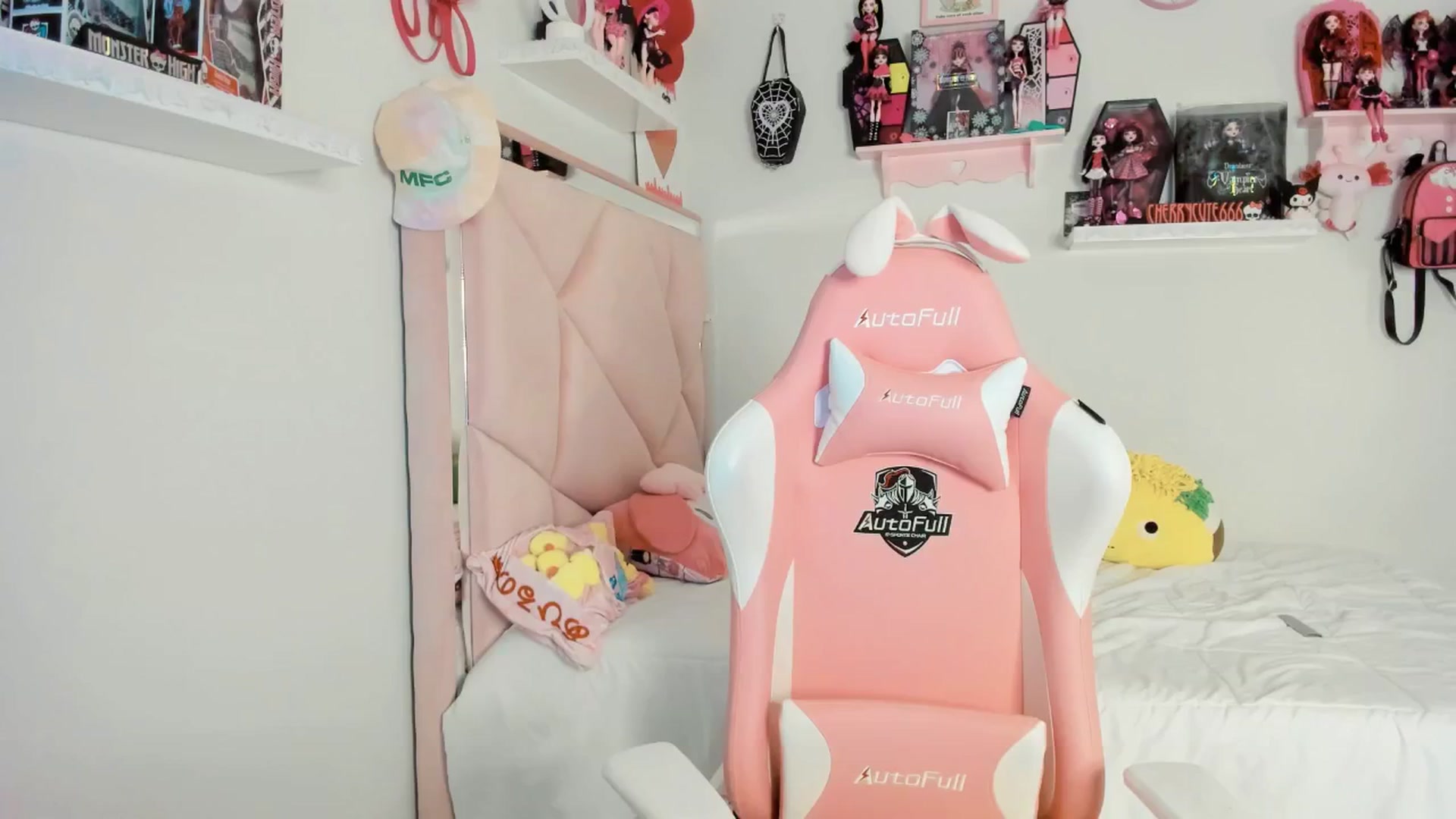 Gallery image thumbnail from Cherrycute666's myfreecams stream on, 05/11/2025, 07:50 image 3 of 20