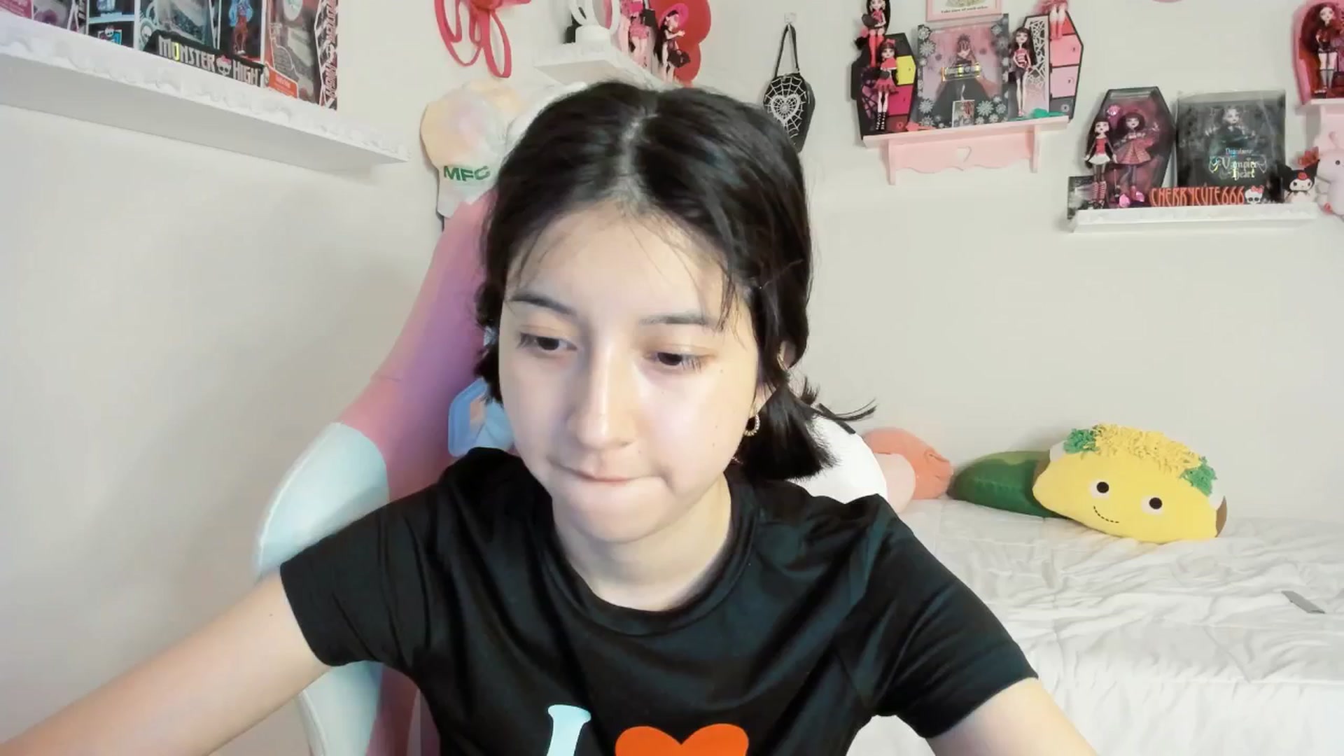 Gallery image thumbnail from Cherrycute666's myfreecams stream on, 05/11/2025, 07:50 image 6 of 20