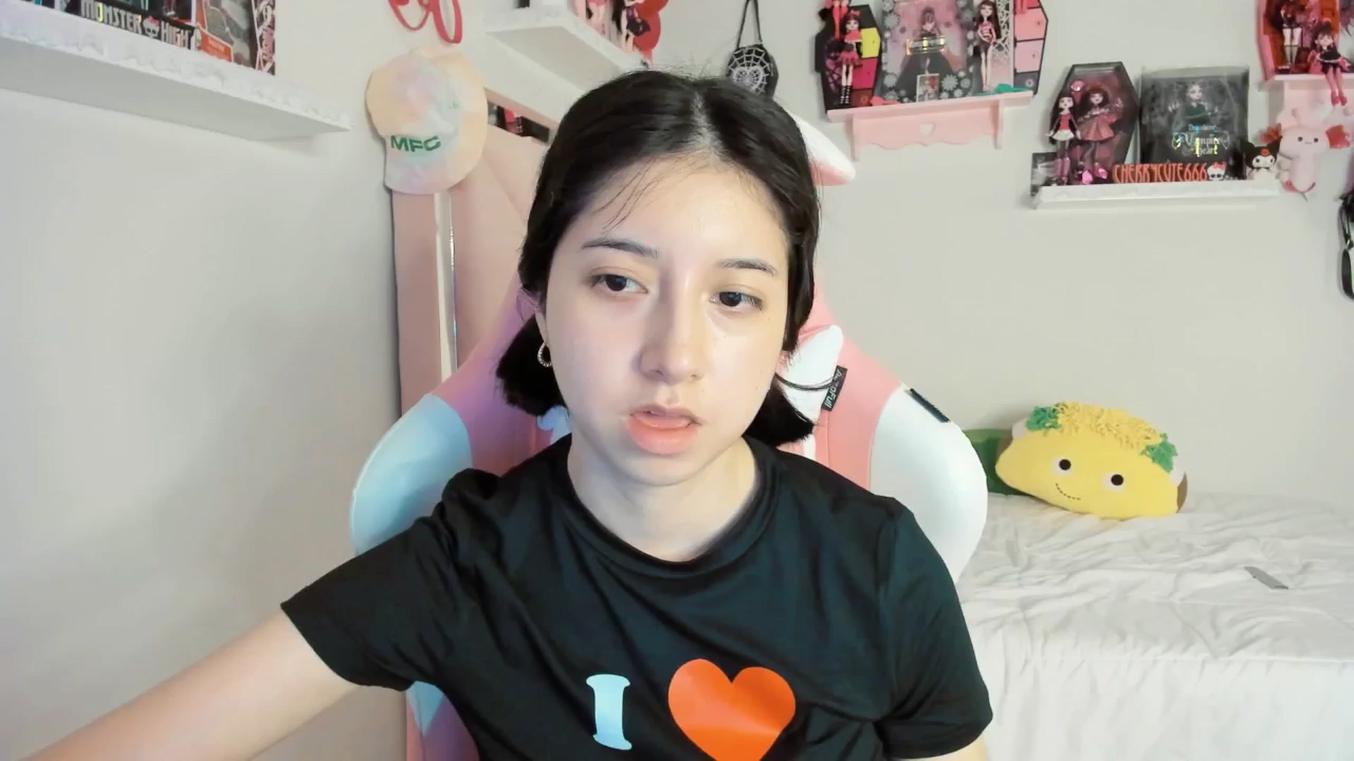 Gallery image thumbnail from Cherrycute666's myfreecams stream on, 05/11/2025, 07:50 image 5 of 20