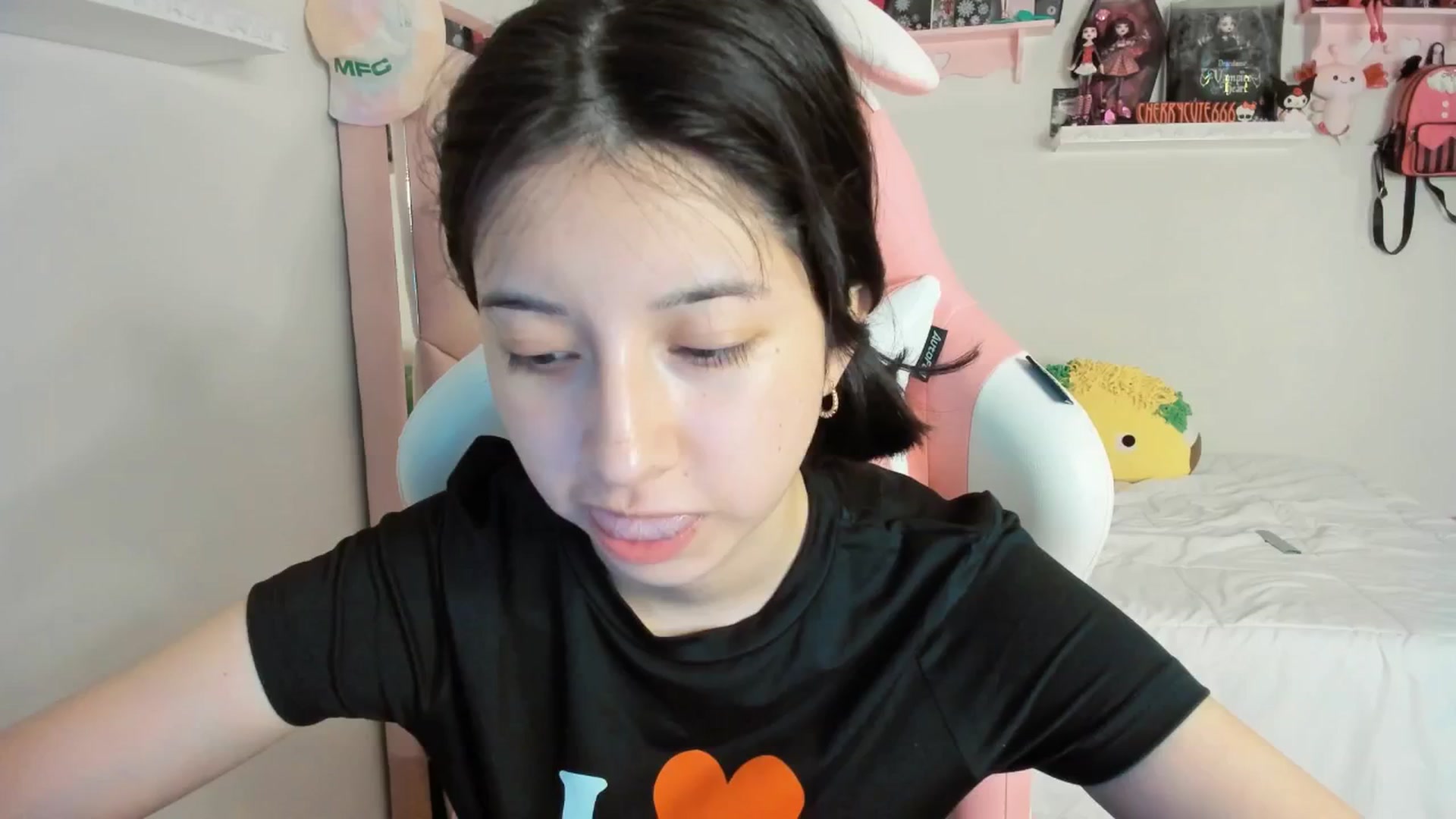 Gallery image thumbnail from Cherrycute666's myfreecams stream on, 05/11/2025, 07:50 image 2 of 20