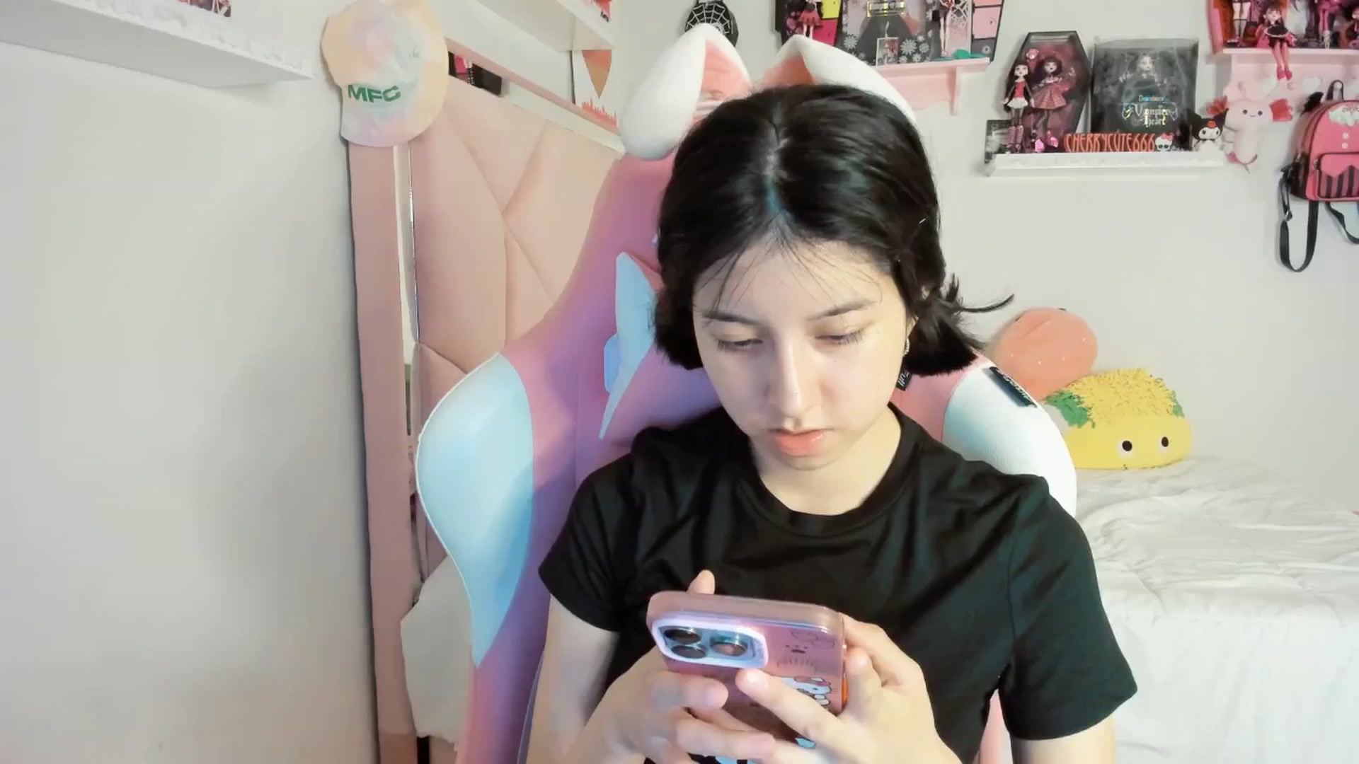 Gallery image thumbnail from Cherrycute666's myfreecams stream on, 05/11/2025, 07:50 image 11 of 20