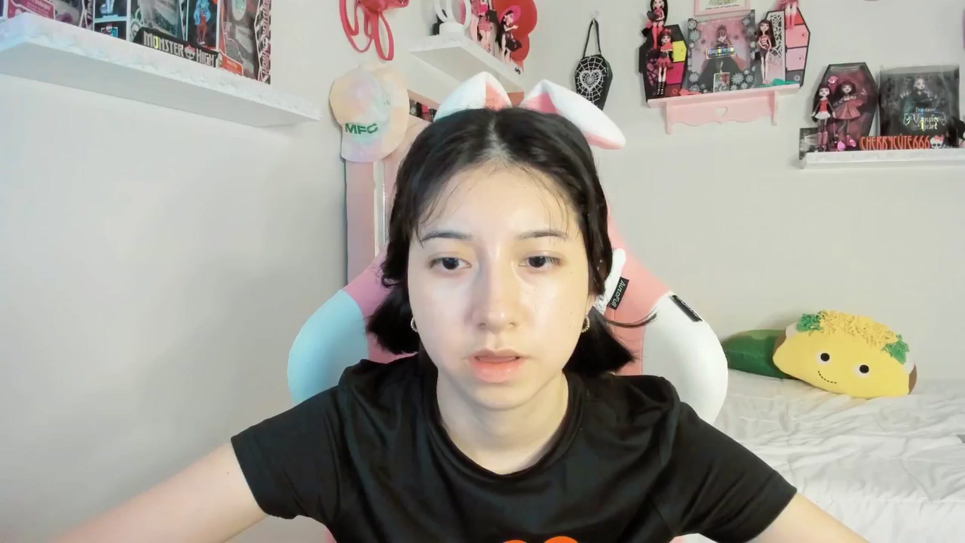 Gallery image thumbnail from Cherrycute666's myfreecams stream on, 05/11/2025, 07:50 image 7 of 20