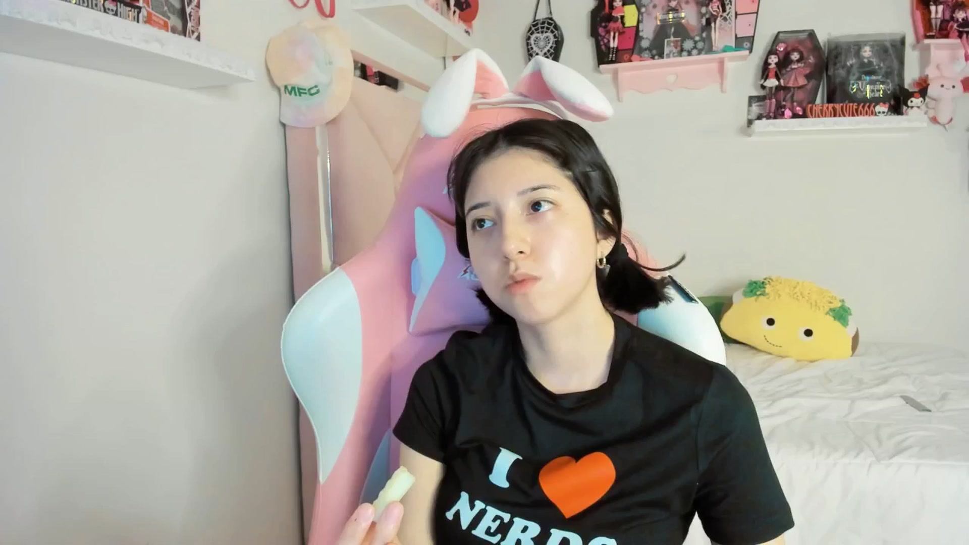 Gallery image thumbnail from Cherrycute666's myfreecams stream on, 05/11/2025, 07:50 image 4 of 20