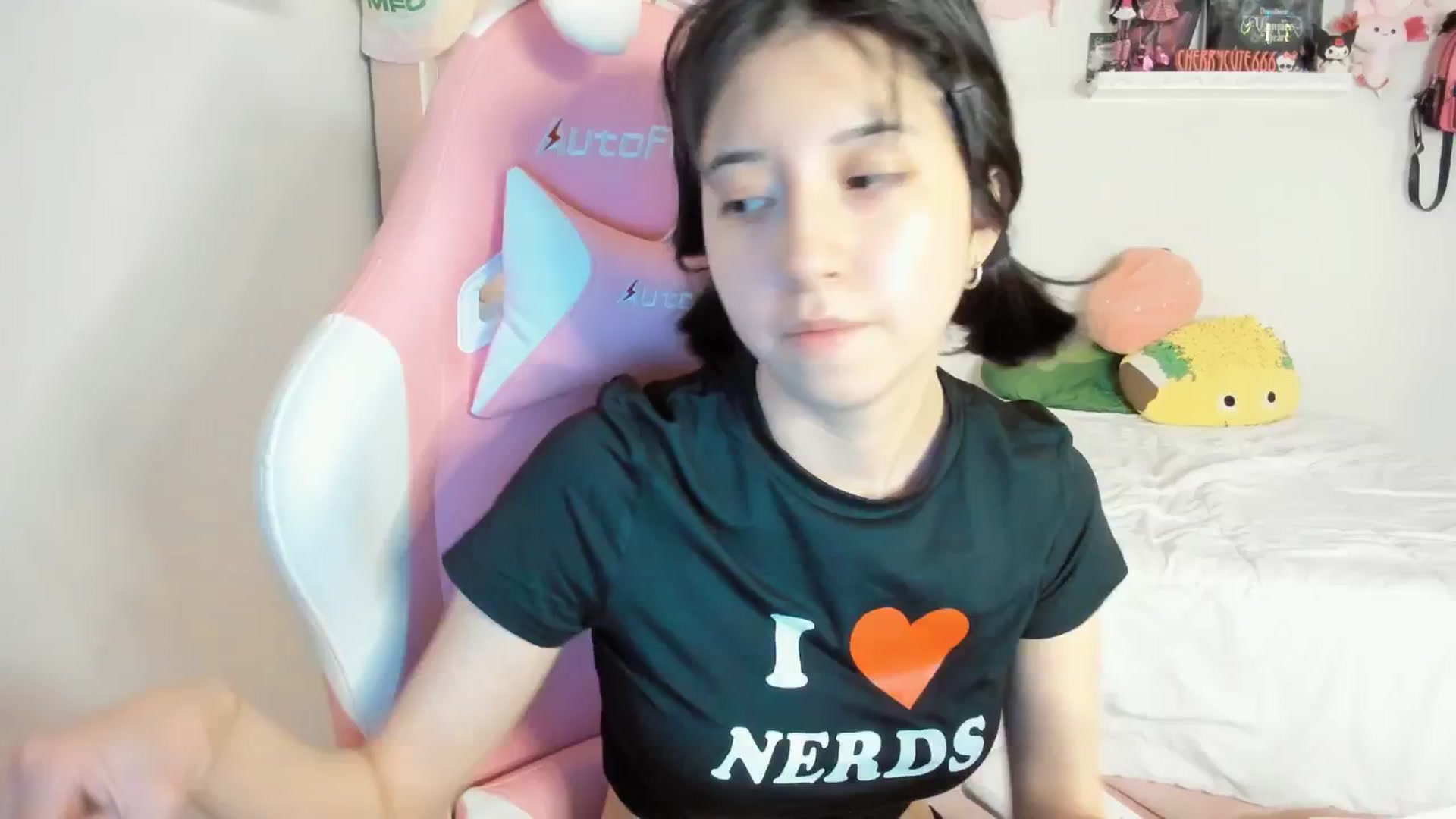 Gallery image thumbnail from Cherrycute666's myfreecams stream on, 05/11/2025, 07:50 image 15 of 20