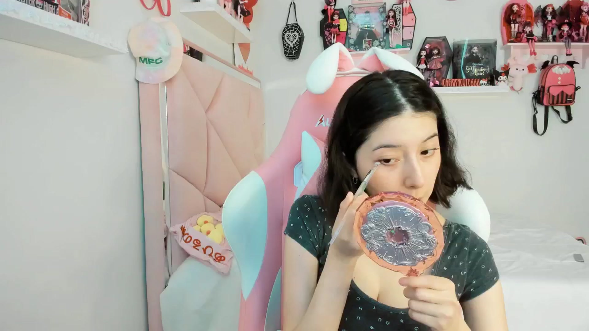 Gallery image thumbnail from Cherrycute666's myfreecams stream on, 05/12/2025, 24:06 image 16 of 20