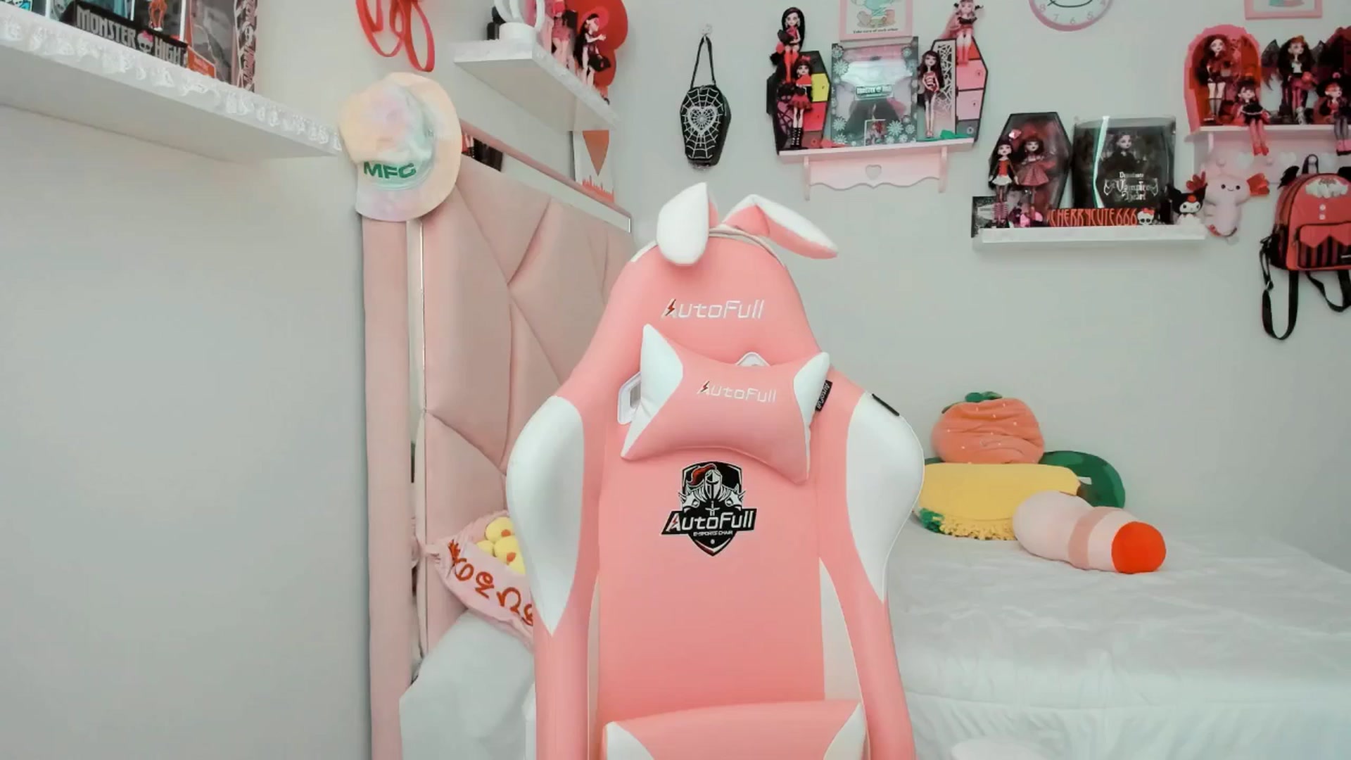 Gallery image thumbnail from Cherrycute666's myfreecams stream on, 05/12/2025, 24:06 image 9 of 20