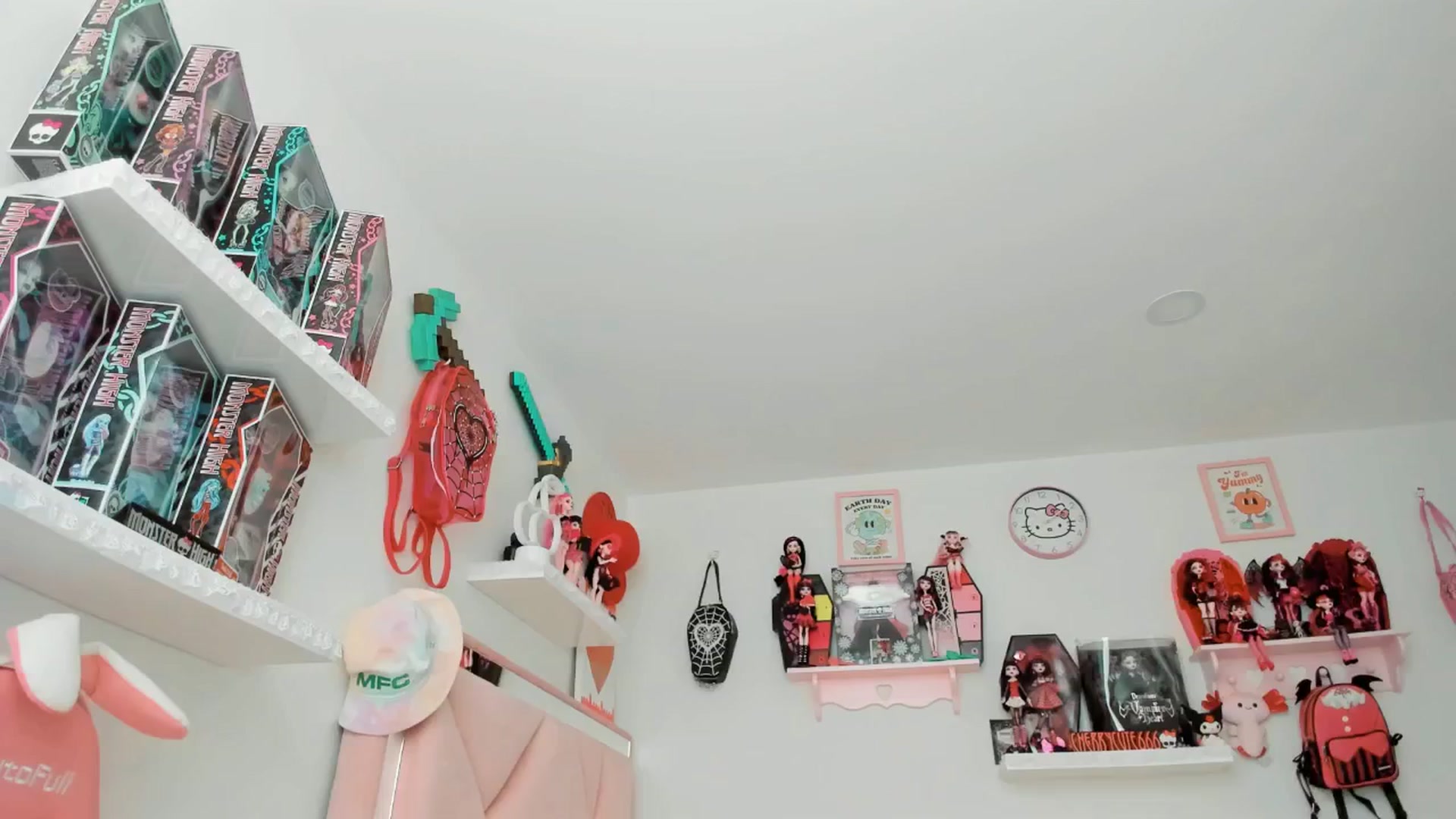 Gallery image thumbnail from Cherrycute666's myfreecams stream on, 05/12/2025, 24:06 image 1 of 20