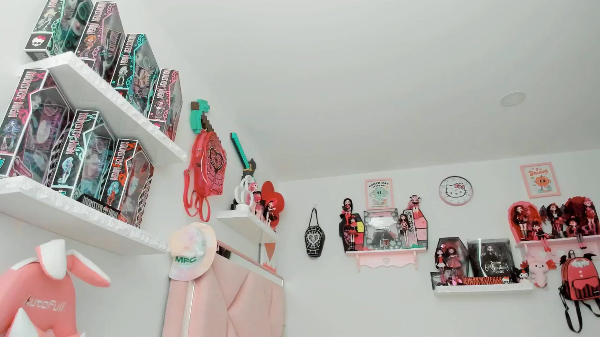 Gallery image thumbnail from Cherrycute666's myfreecams stream on, 05/12/2025, 24:06 image 8 of 20