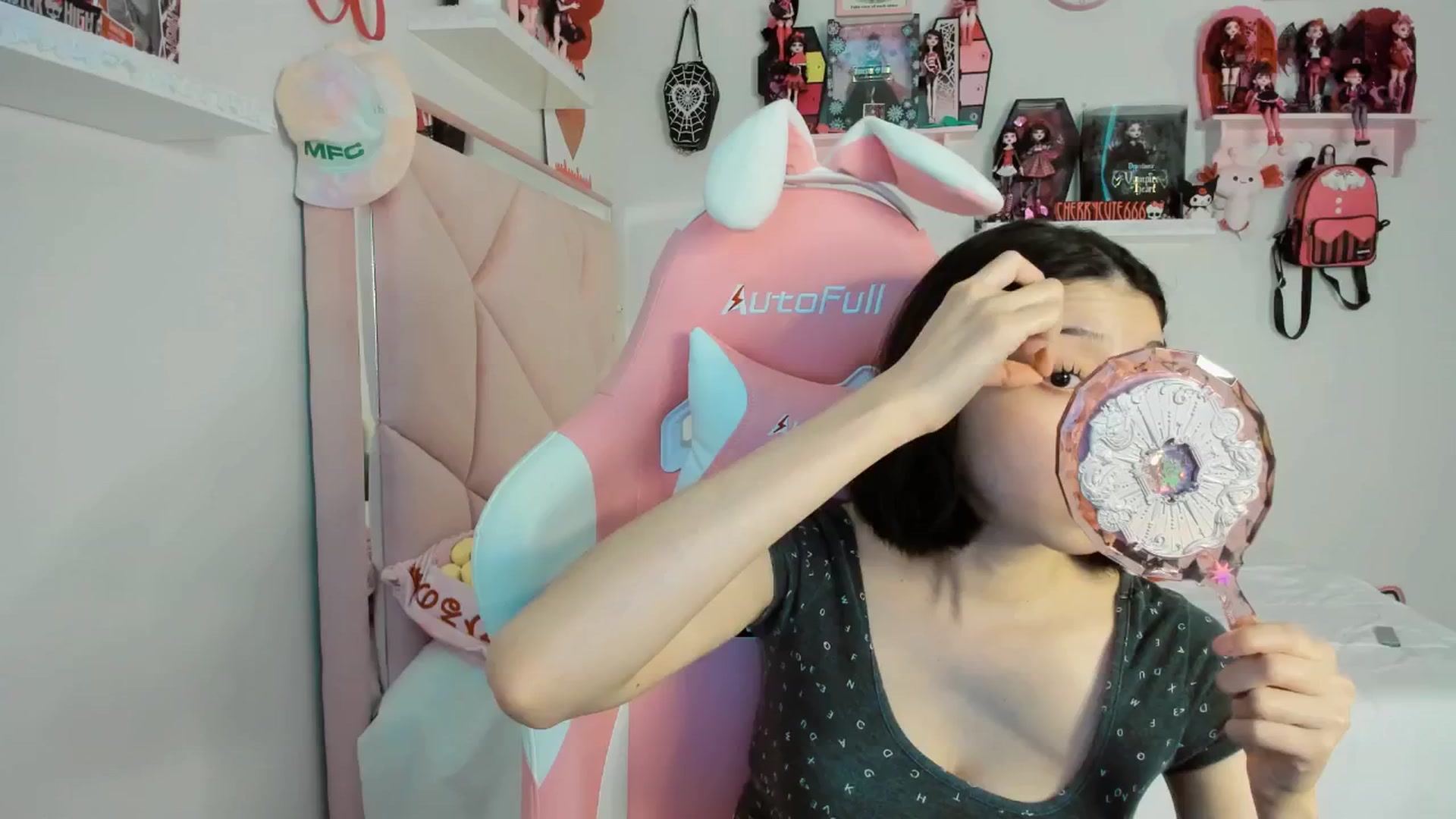 Gallery image thumbnail from Cherrycute666's myfreecams stream on, 05/12/2025, 24:06 image 18 of 20