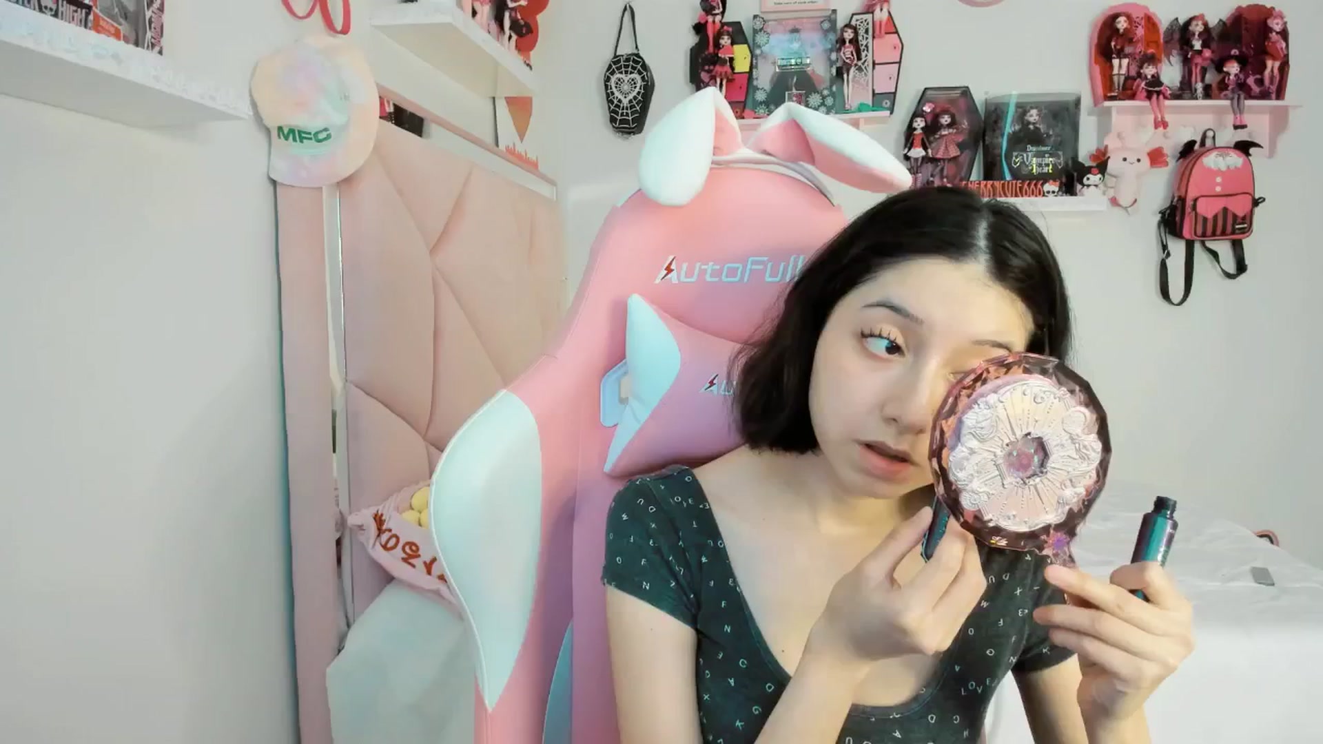 Gallery image thumbnail from Cherrycute666's myfreecams stream on, 05/12/2025, 24:06 image 17 of 20