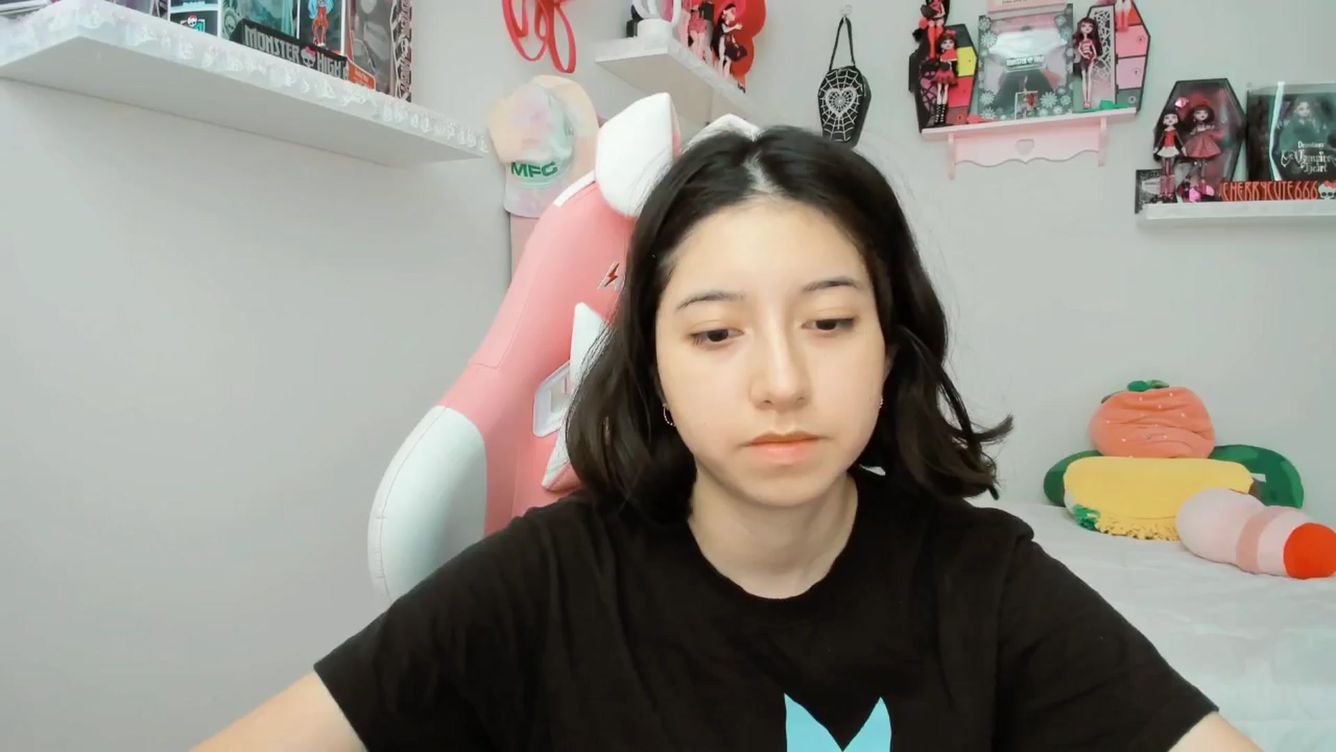 Gallery image thumbnail from Cherrycute666's myfreecams stream on, 05/12/2025, 20:56 image 15 of 20