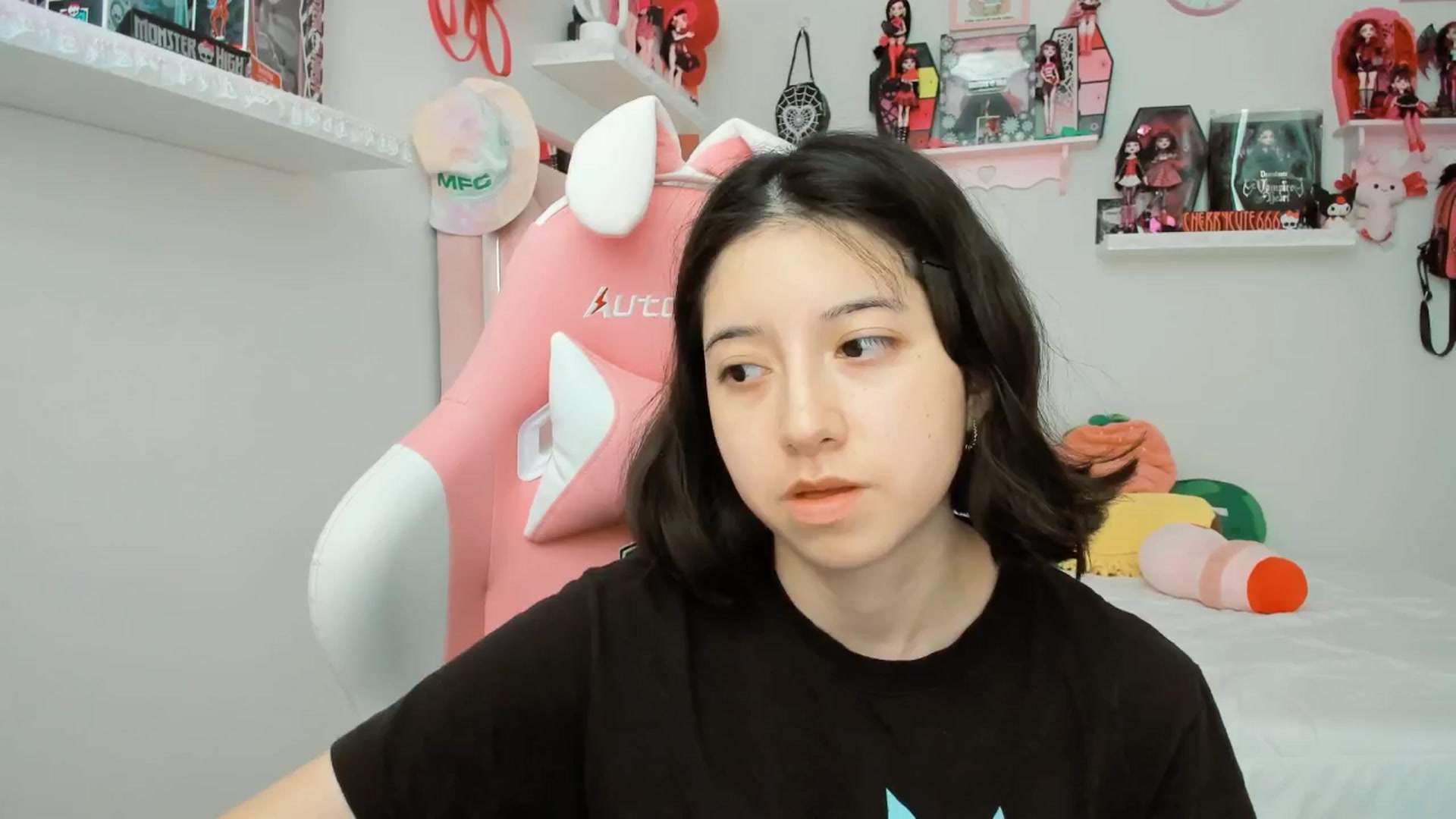 Gallery image thumbnail from Cherrycute666's myfreecams stream on, 05/12/2025, 20:56 image 17 of 20