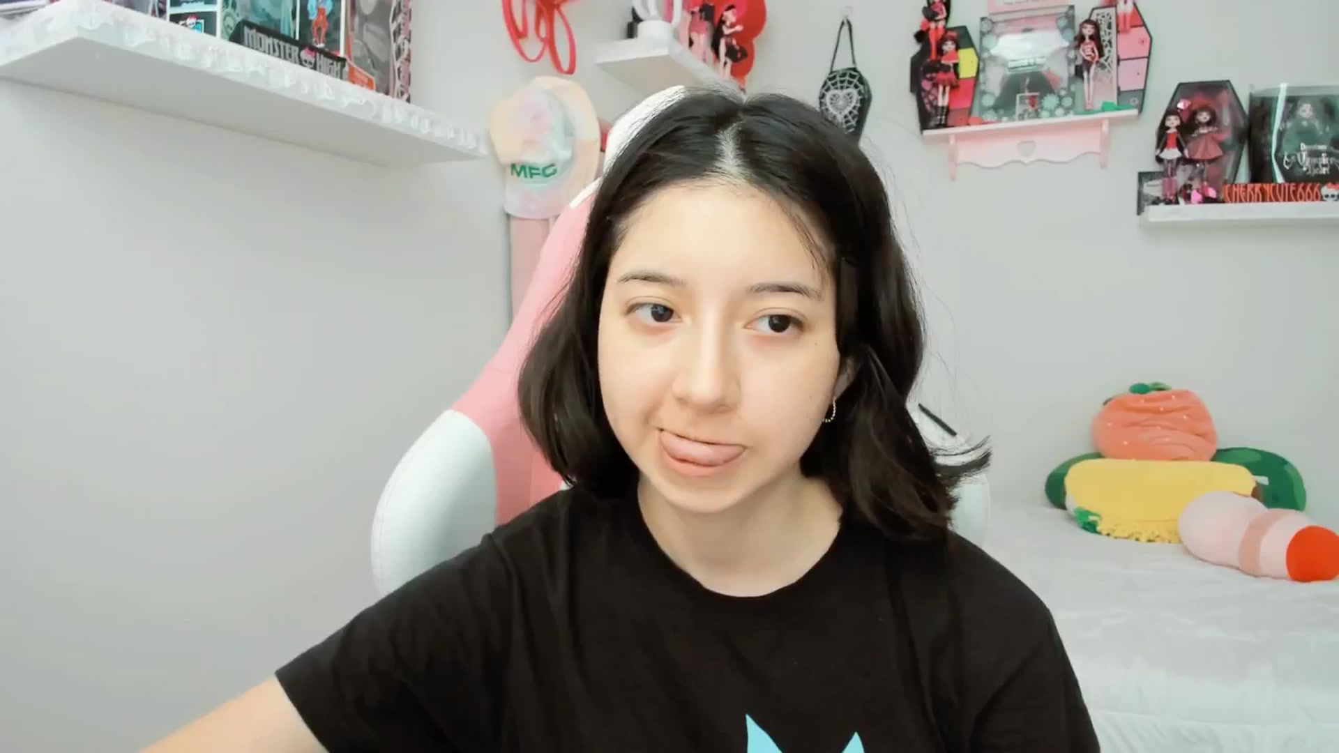 Gallery image thumbnail from Cherrycute666's myfreecams stream on, 05/12/2025, 20:56 image 16 of 20