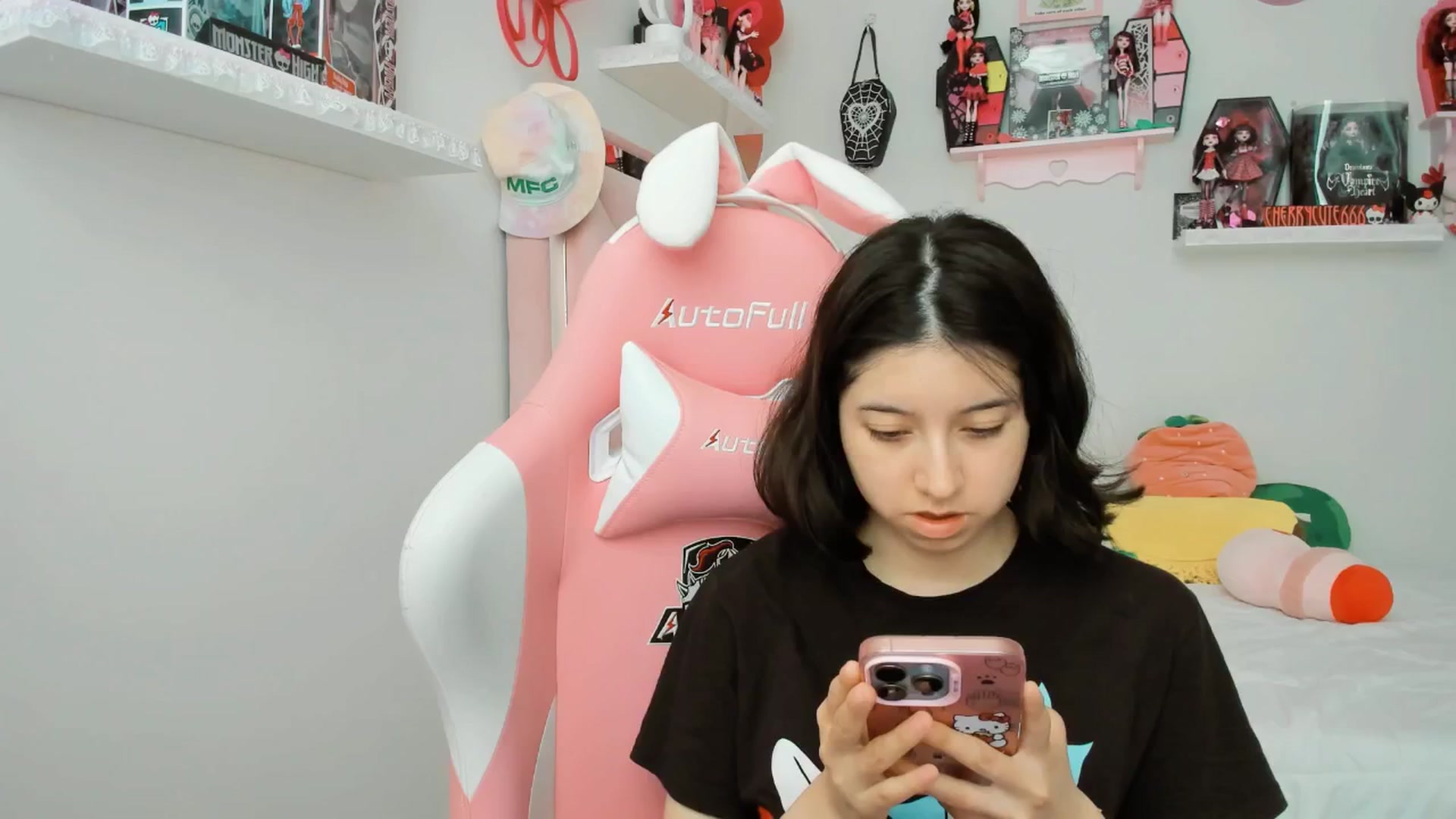 Gallery image thumbnail from Cherrycute666's myfreecams stream on, 05/12/2025, 20:56 image 18 of 20