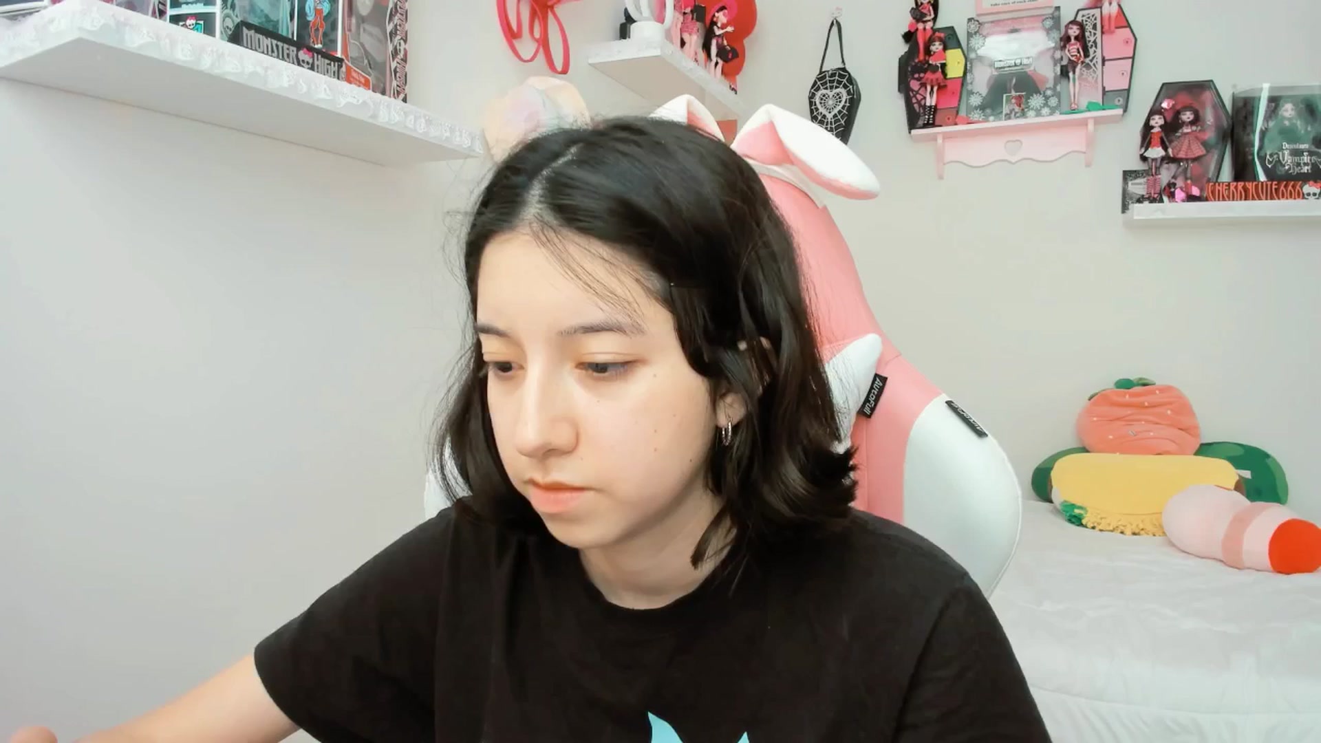 Gallery image thumbnail from Cherrycute666's myfreecams stream on, 05/12/2025, 20:56 image 13 of 20