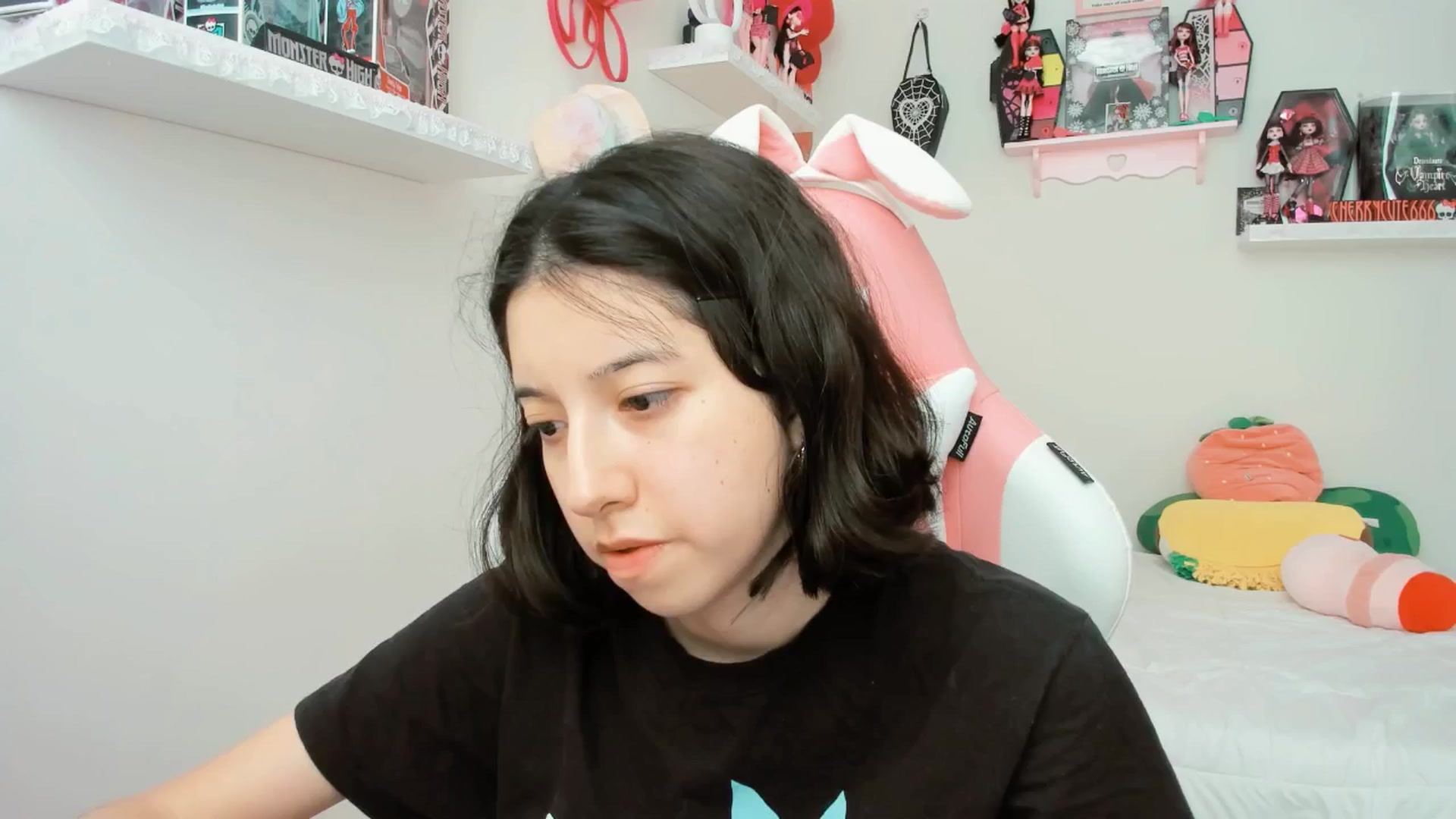 Gallery image thumbnail from Cherrycute666's myfreecams stream on, 05/12/2025, 20:56 image 11 of 20