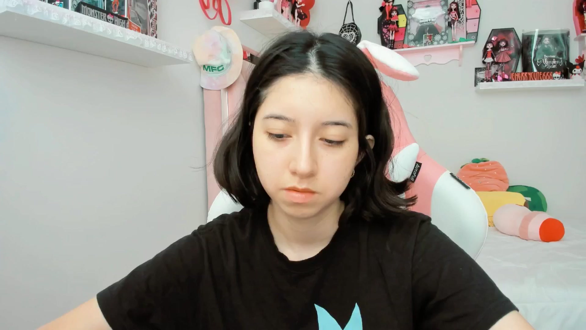 Gallery image thumbnail from Cherrycute666's myfreecams stream on, 05/12/2025, 20:56 image 1 of 20