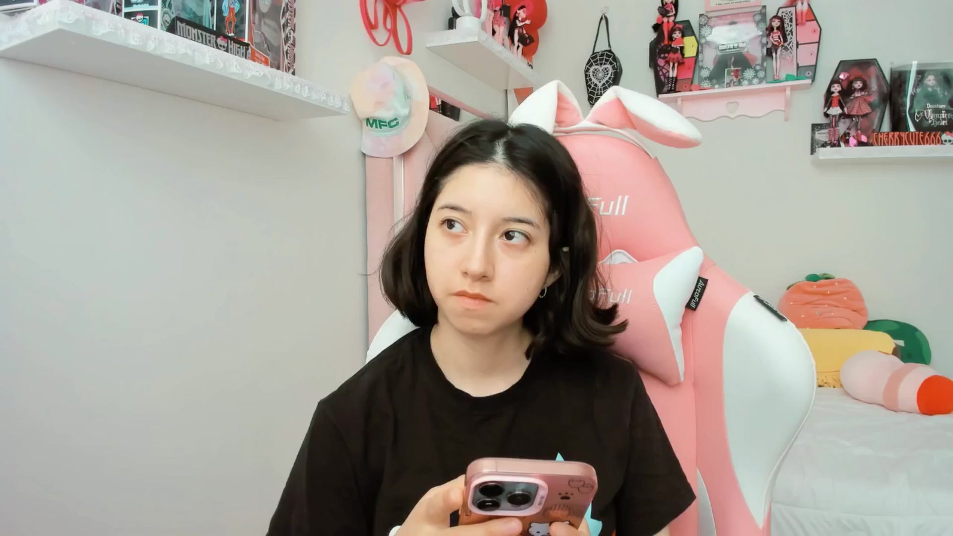 Gallery image thumbnail from Cherrycute666's myfreecams stream on, 05/12/2025, 20:56 image 4 of 20