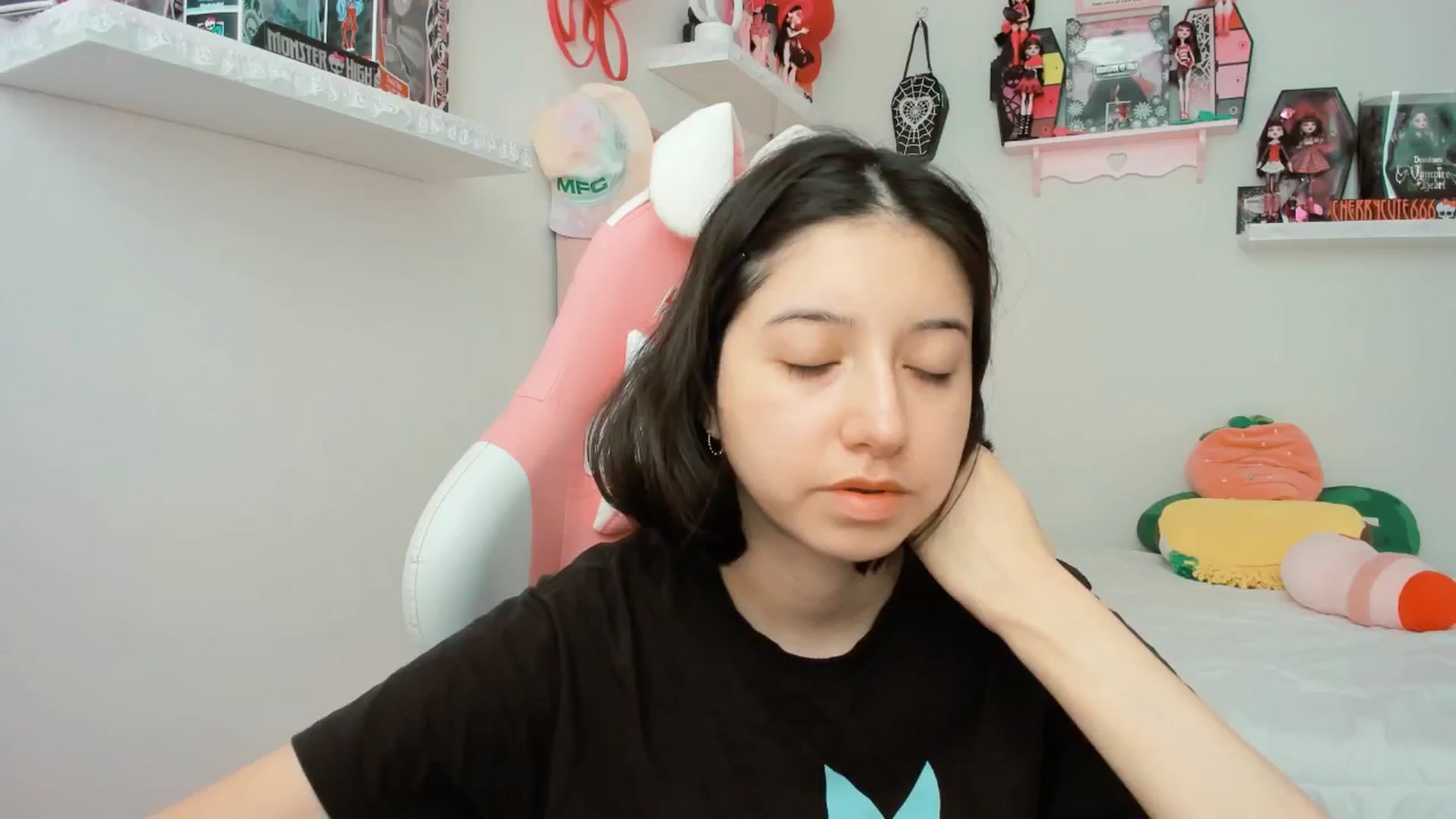 Gallery image thumbnail from Cherrycute666's myfreecams stream on, 05/12/2025, 20:56 image 12 of 20