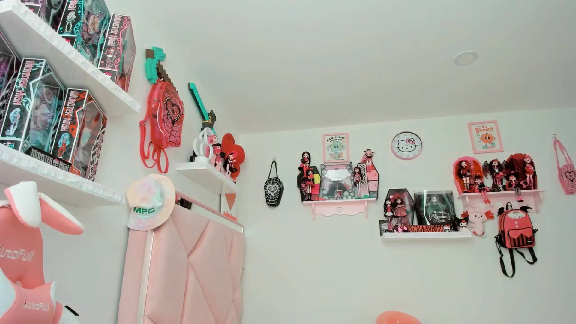 Gallery image thumbnail from Cherrycute666's myfreecams stream on, 05/13/2025, 20:05 image 8 of 20