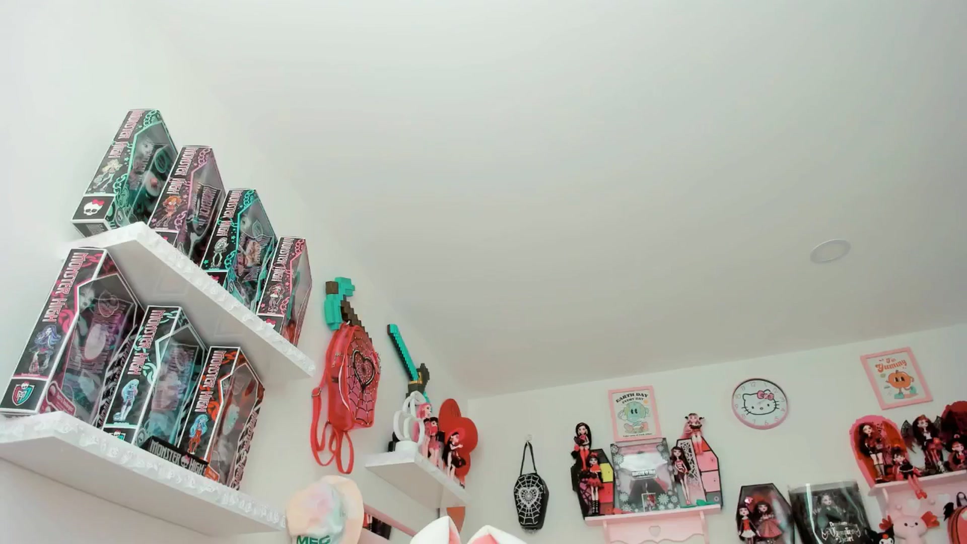 Gallery image thumbnail from Cherrycute666's myfreecams stream on, 05/13/2025, 20:05 image 10 of 20