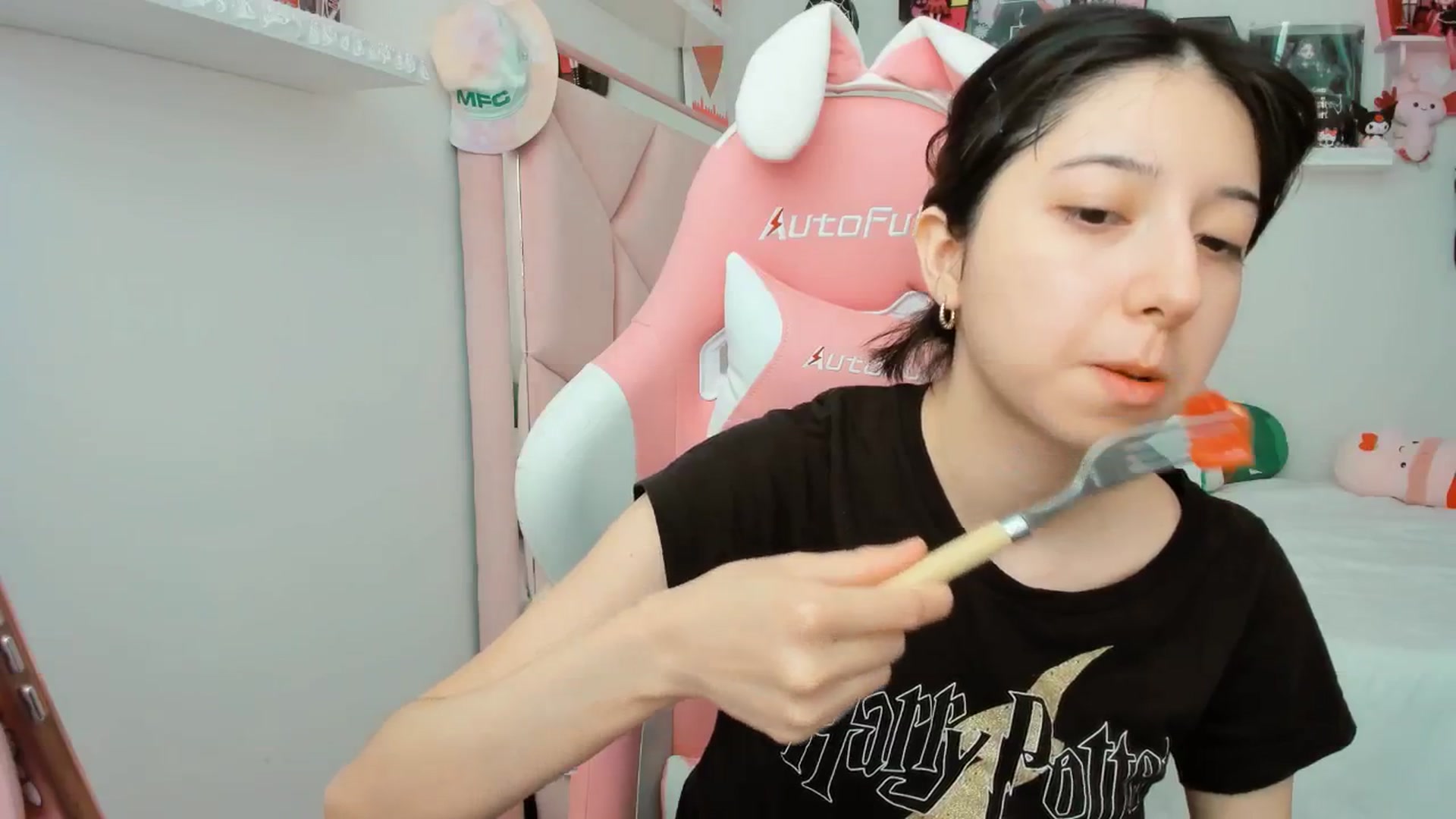 Gallery image thumbnail from Cherrycute666's myfreecams stream on, 05/13/2025, 20:05 image 14 of 20