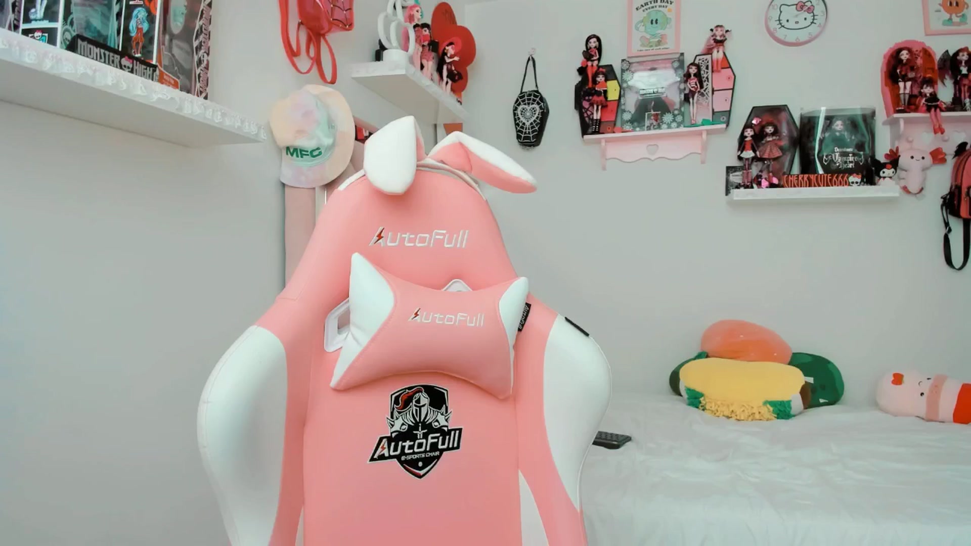 Gallery image thumbnail from Cherrycute666's myfreecams stream on, 05/13/2025, 20:05 image 9 of 20