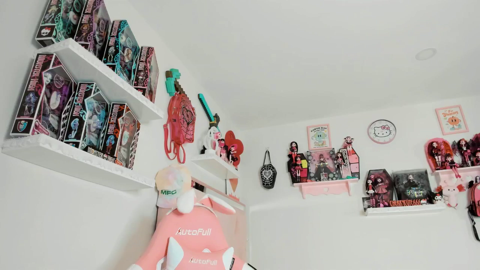 Gallery image thumbnail from Cherrycute666's myfreecams stream on, 05/14/2025, 08:38 image 5 of 20