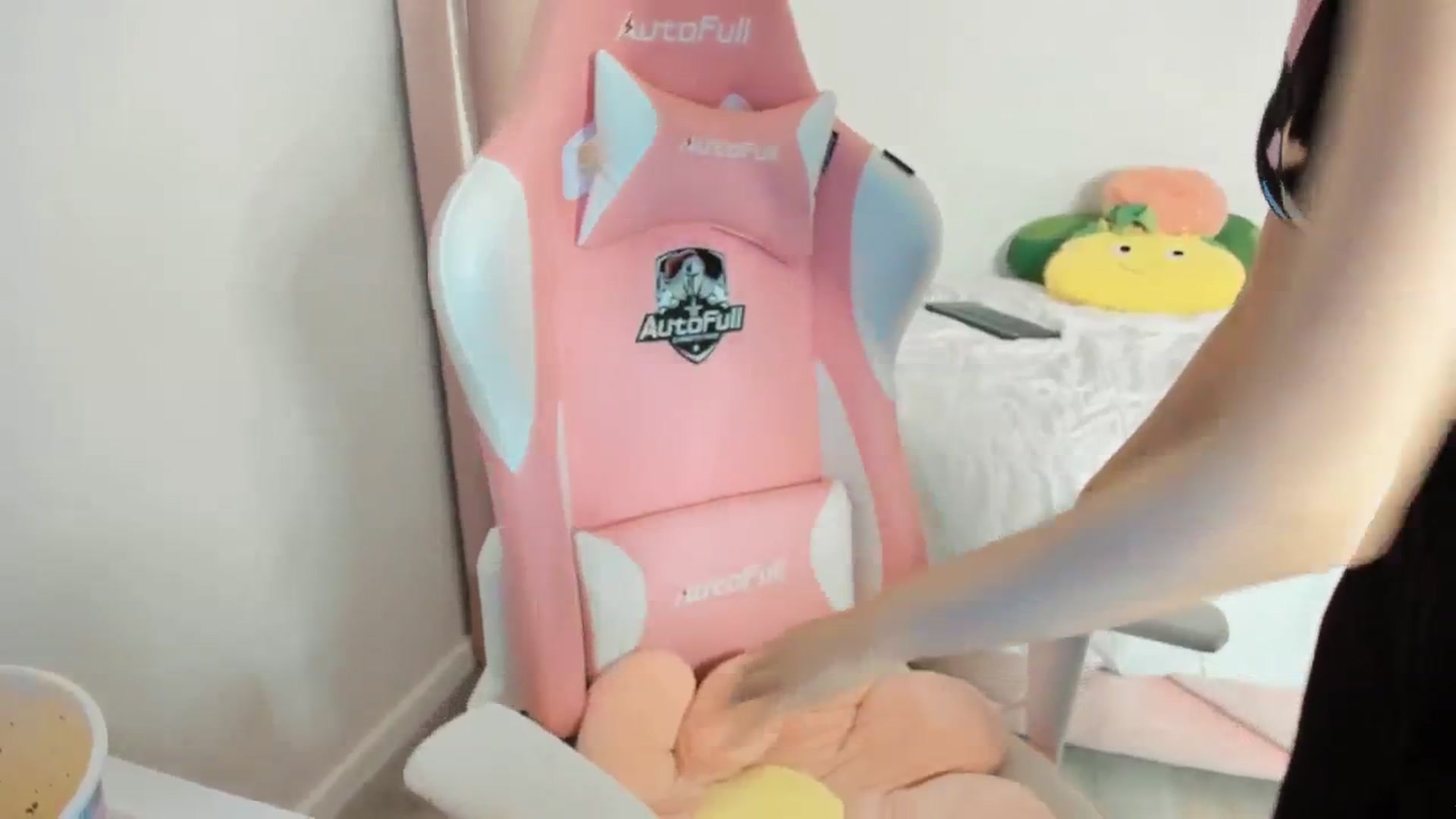 Gallery image thumbnail from Cherrycute666's myfreecams stream on, 05/14/2025, 08:38 image 15 of 20