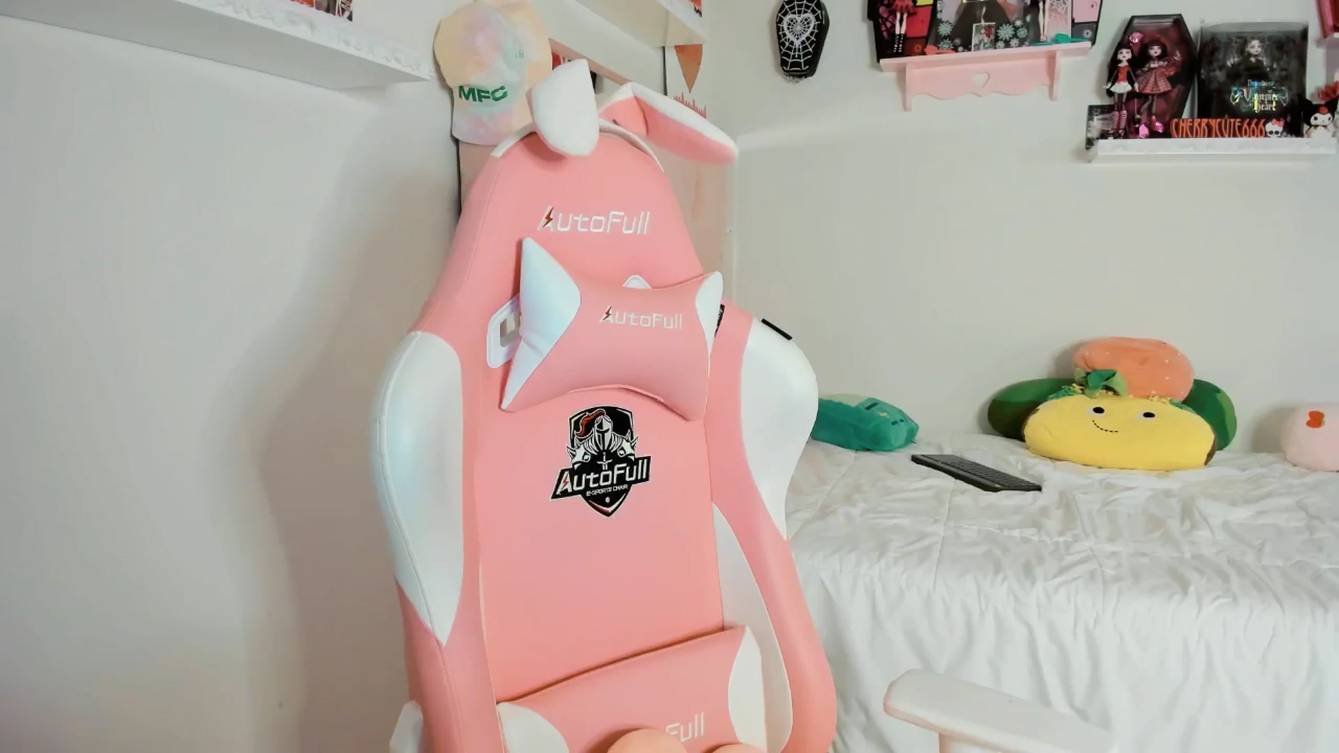 Gallery image thumbnail from Cherrycute666's myfreecams stream on, 05/14/2025, 08:38 image 9 of 20