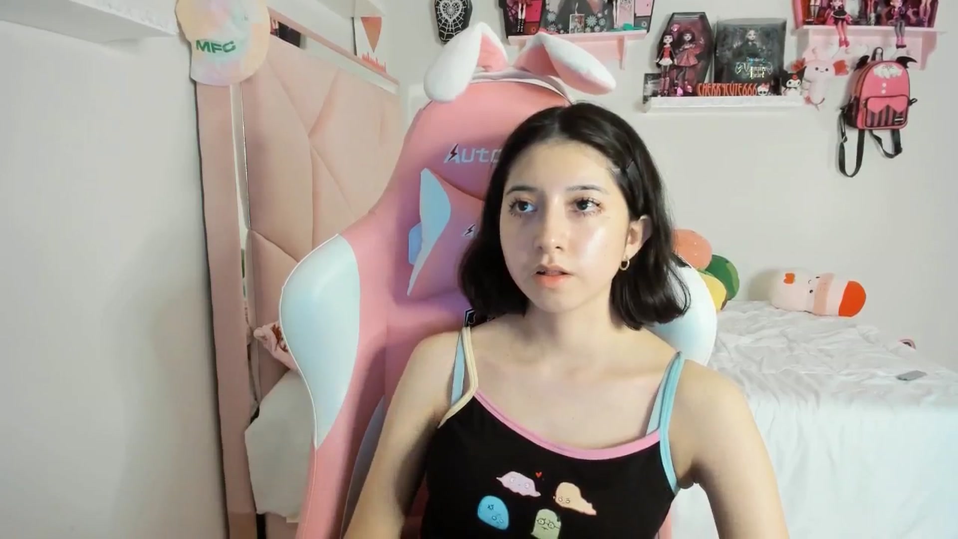 Gallery image thumbnail from Cherrycute666's myfreecams stream on, 05/14/2025, 08:38 image 13 of 20