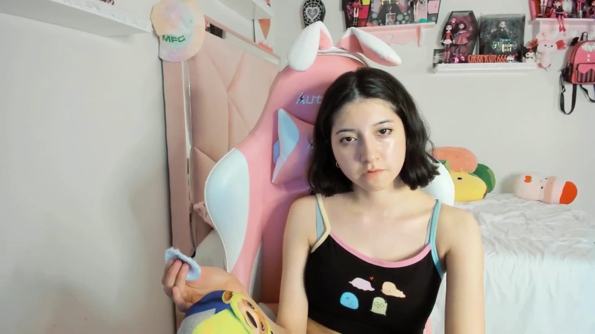 Gallery image thumbnail from Cherrycute666's myfreecams stream on, 05/14/2025, 08:38 image 18 of 20